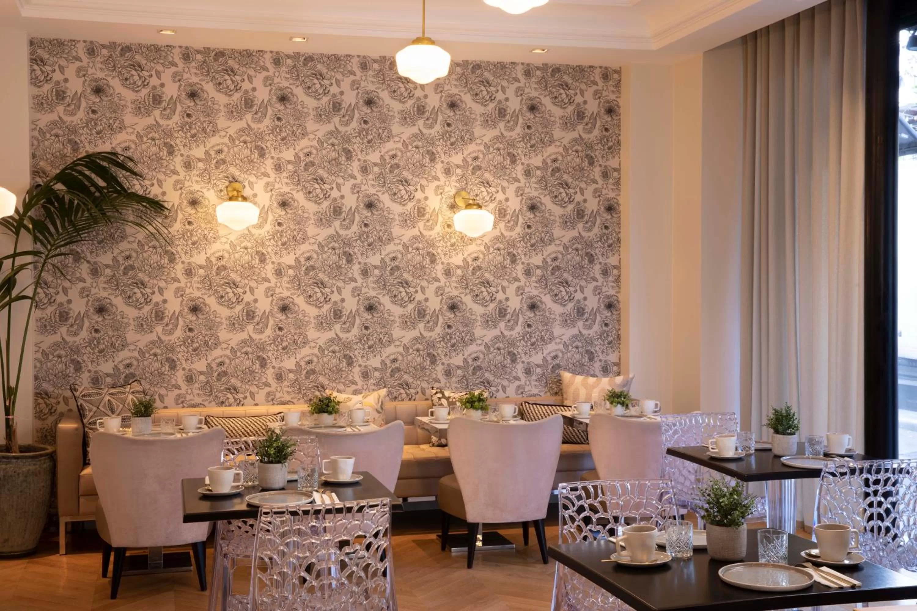 Area and facilities in First Hotel Paris Tour Eiffel