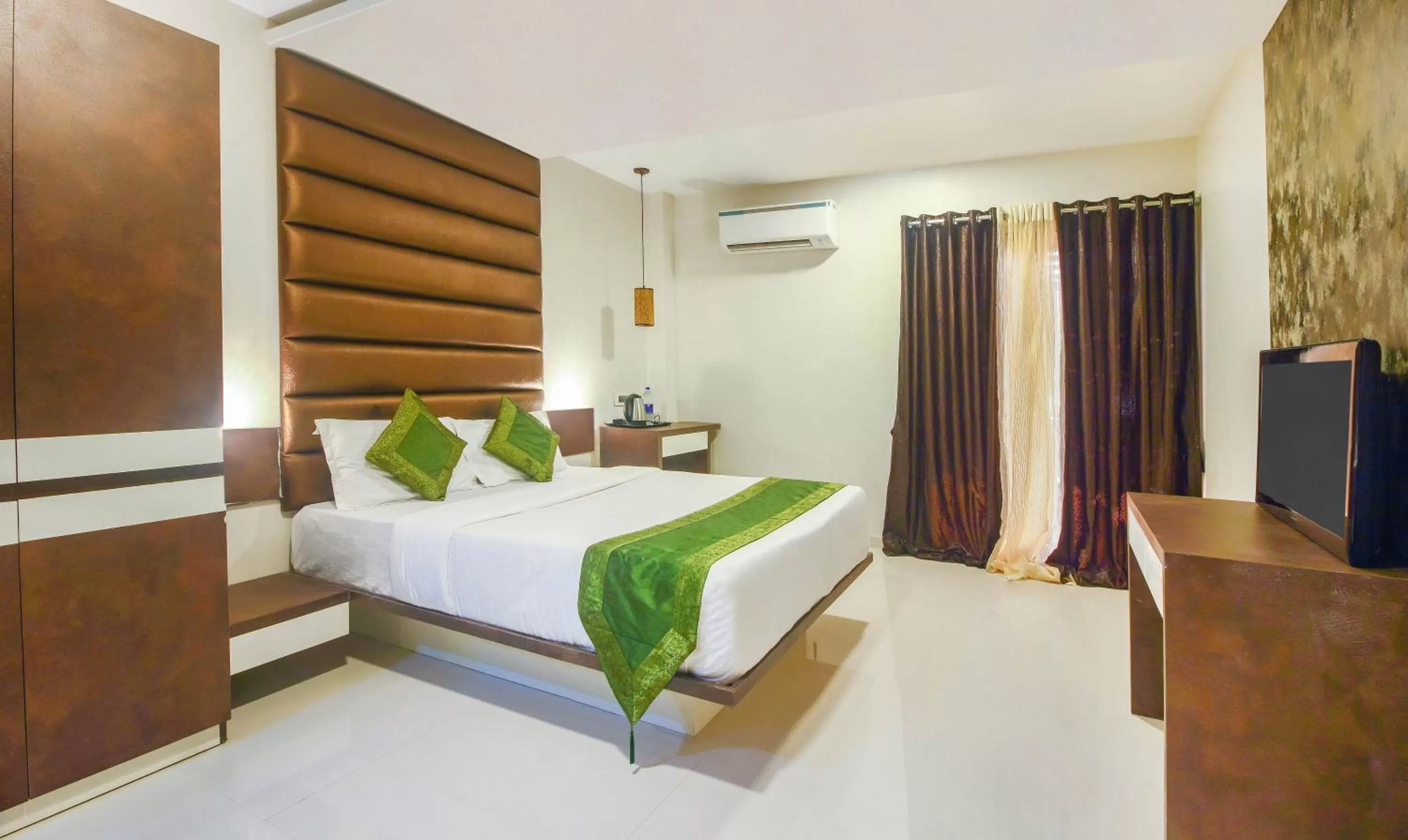 Bedroom, Bed in Treebo Blue Moon Powai