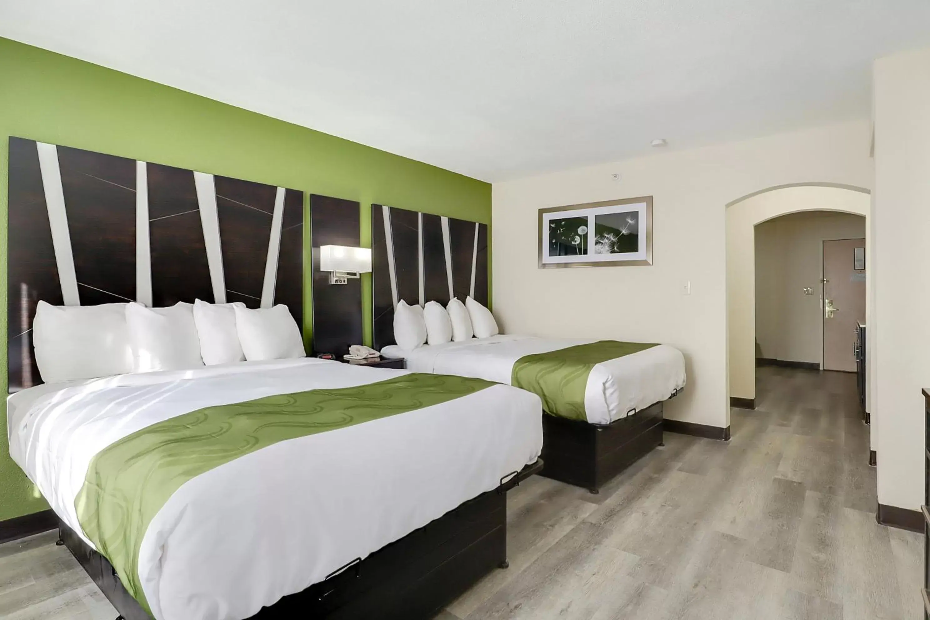 Queen Suite - Accessible/Non-Smoking in Quality Suites Albuquerque Airport Queen Suite - Accessible/Non-Smoking in Quality Suites Albuquerque Airport