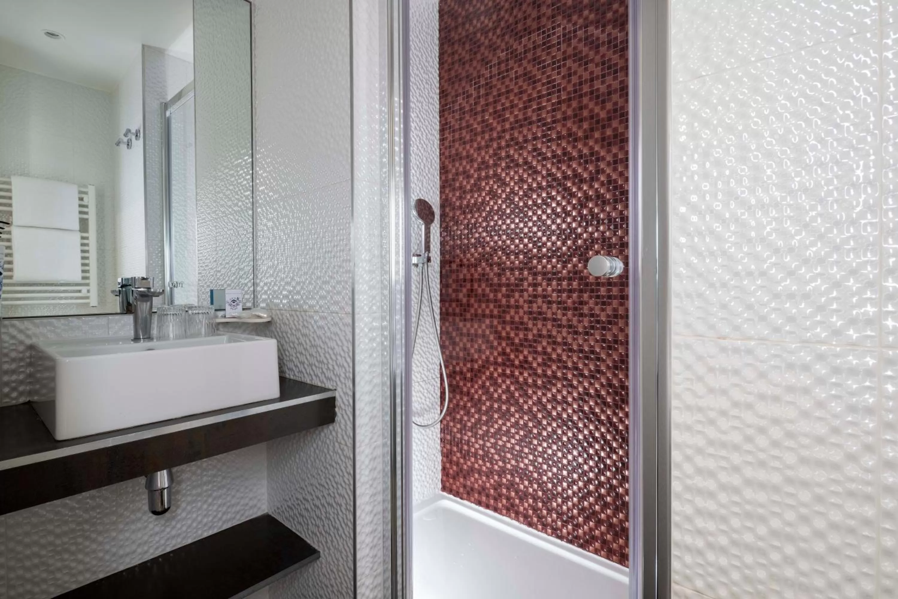 Bathroom in Hôtel Regina Opéra Grands Boulevards