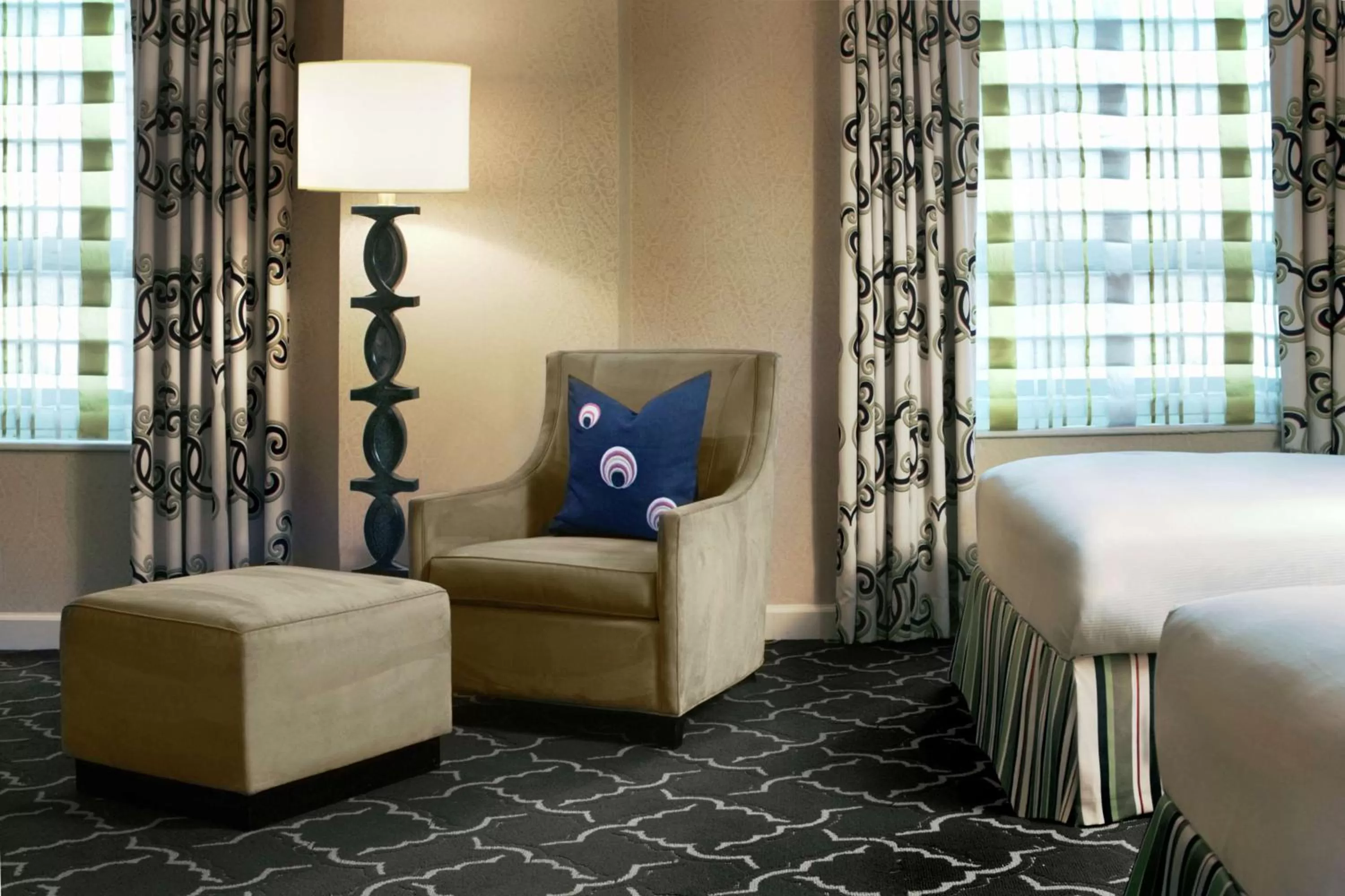 Living room, Bed in The Palmer House Hilton