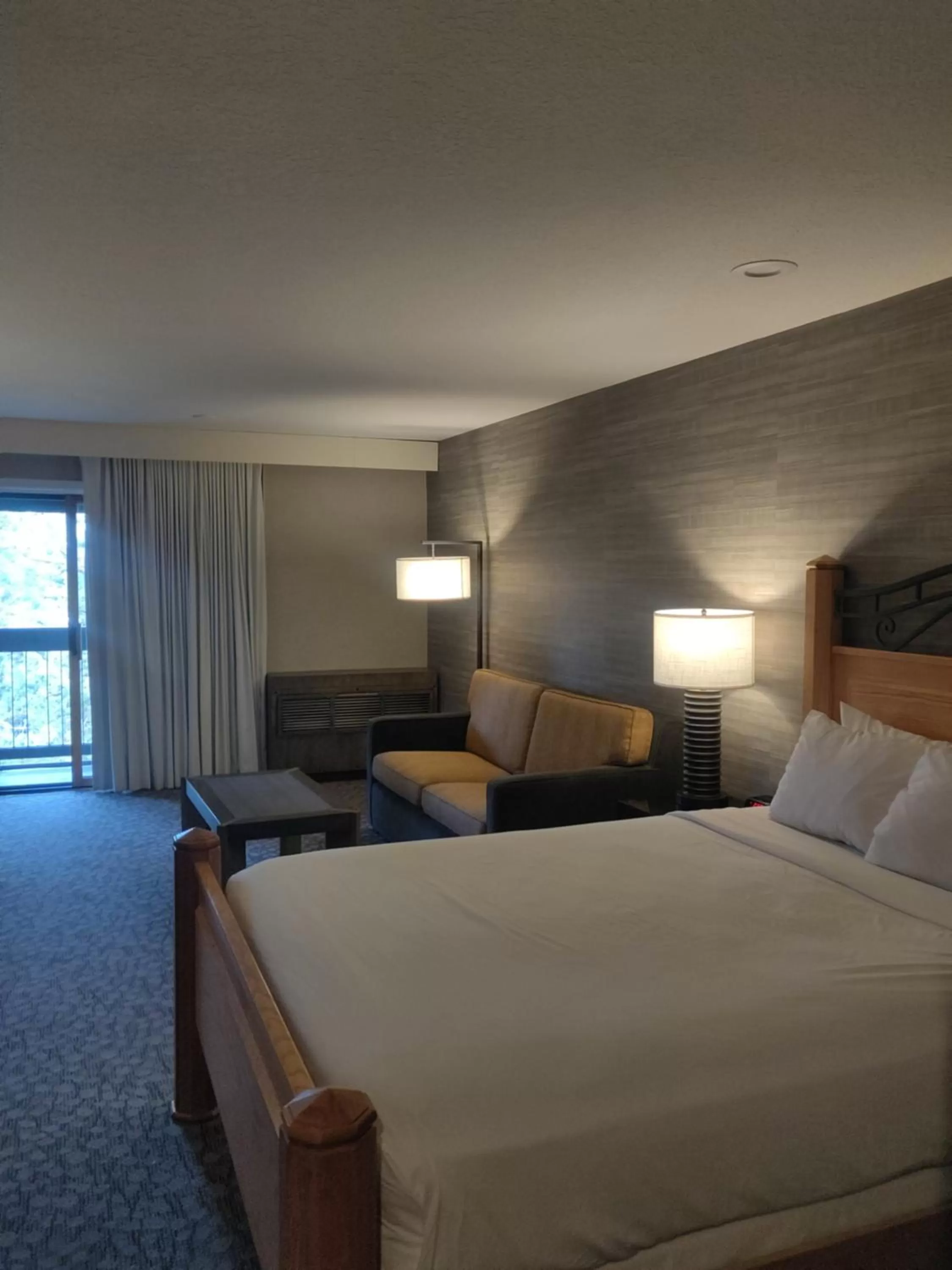 Property building, Bed in Riverhouse Lodge