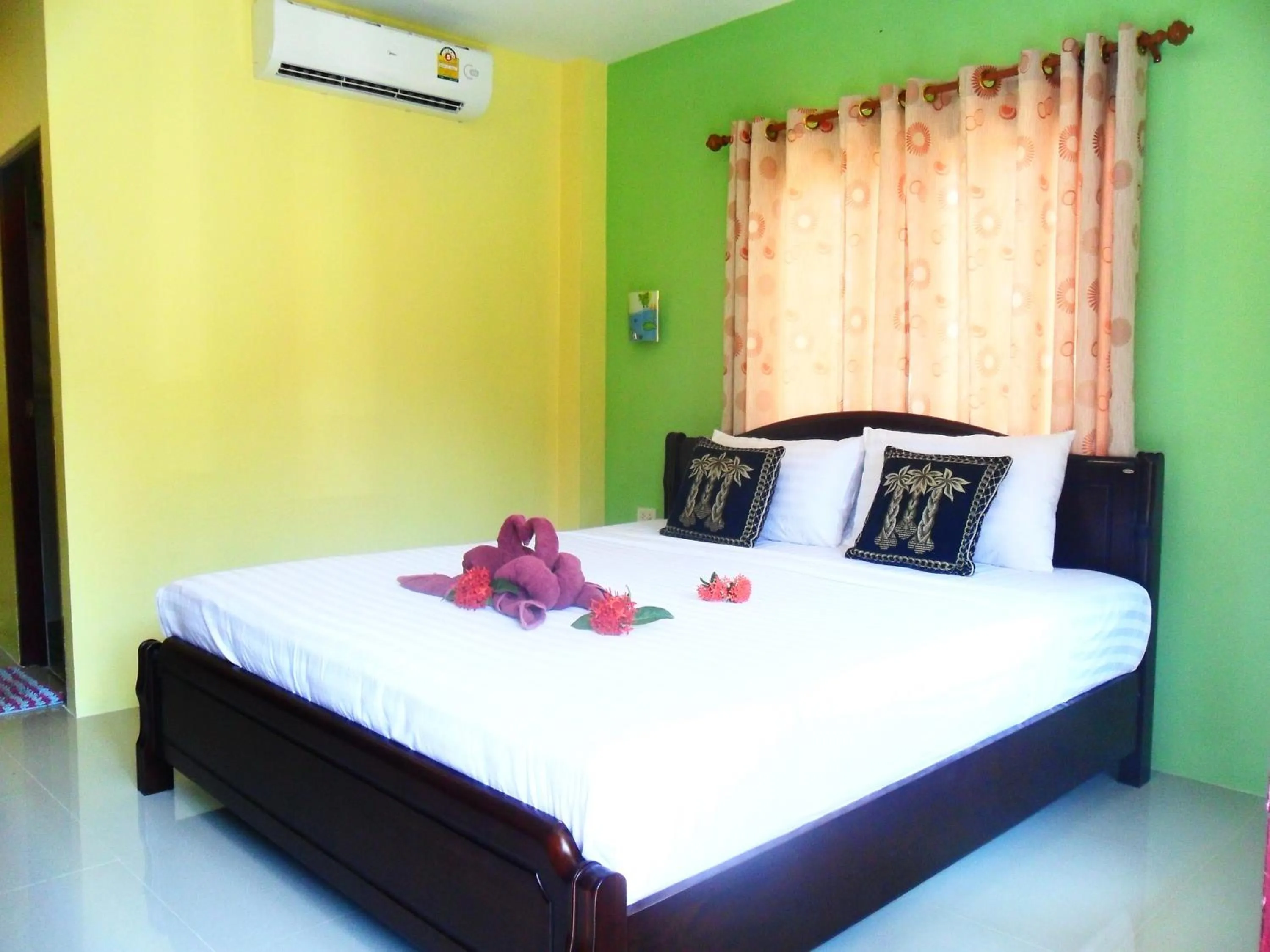 Bed in Lanta New Beach Bungalows - SHA Plus