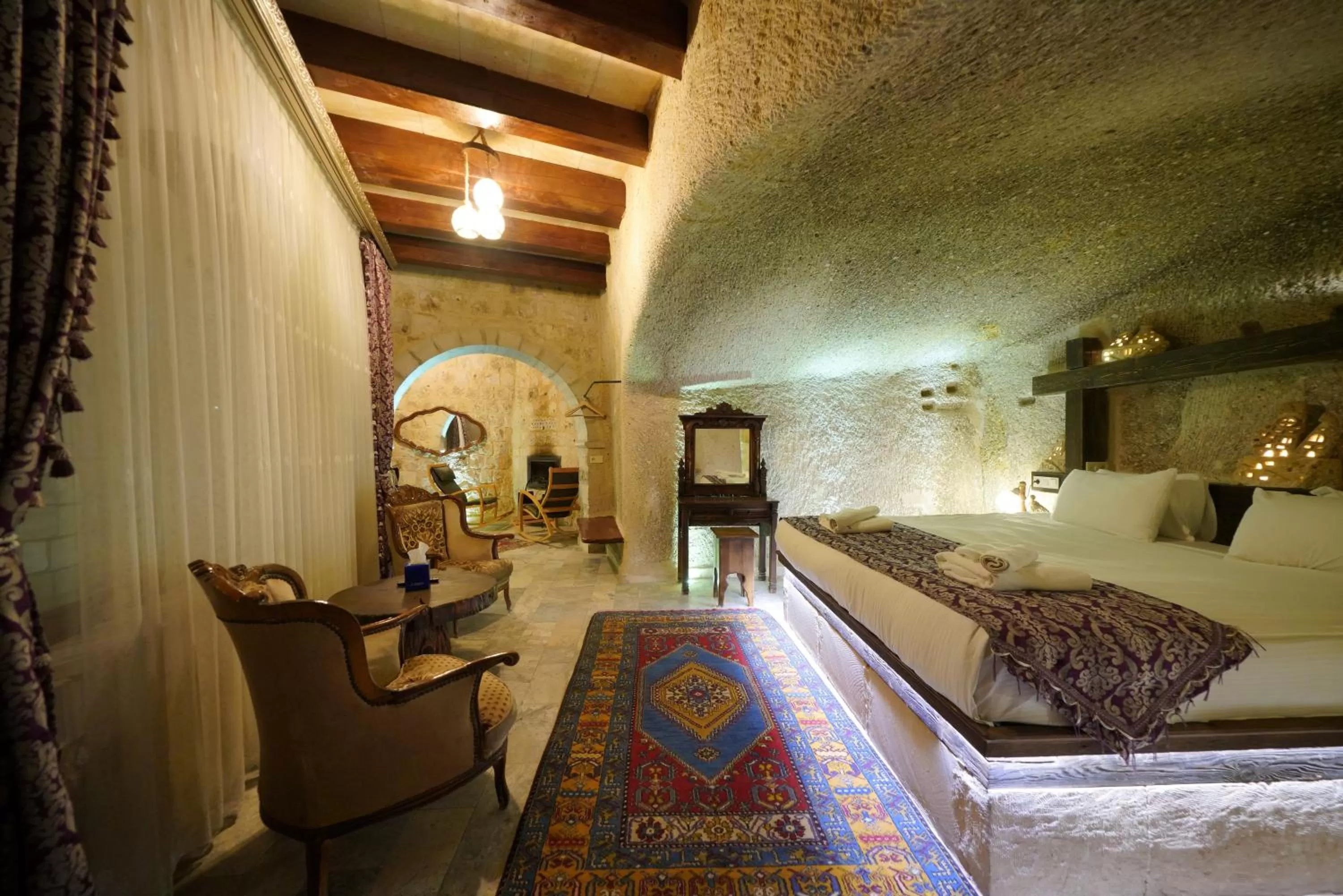 Bed in Shoestring Cave House