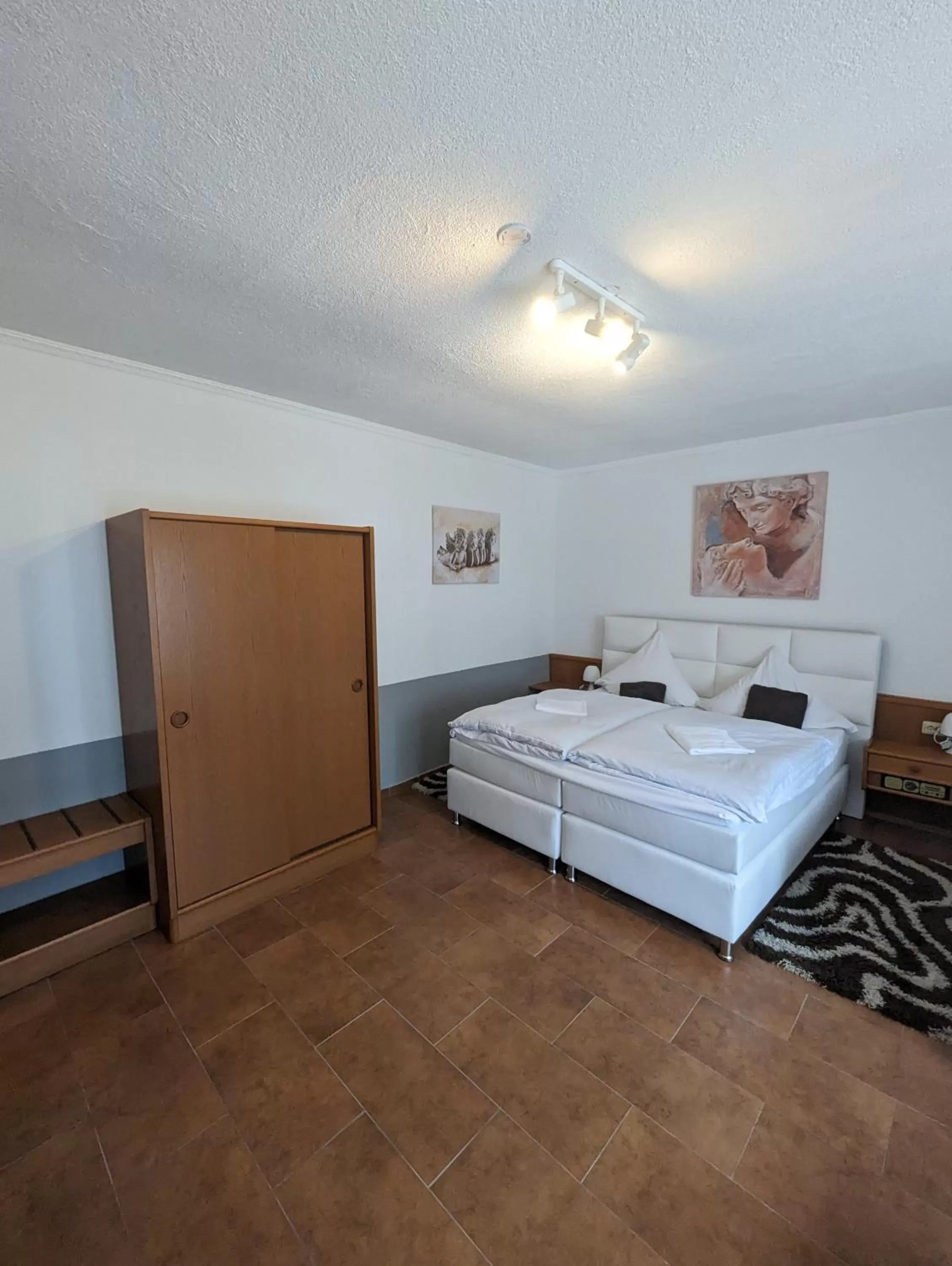 Bed in Hotel Eiserner Anton