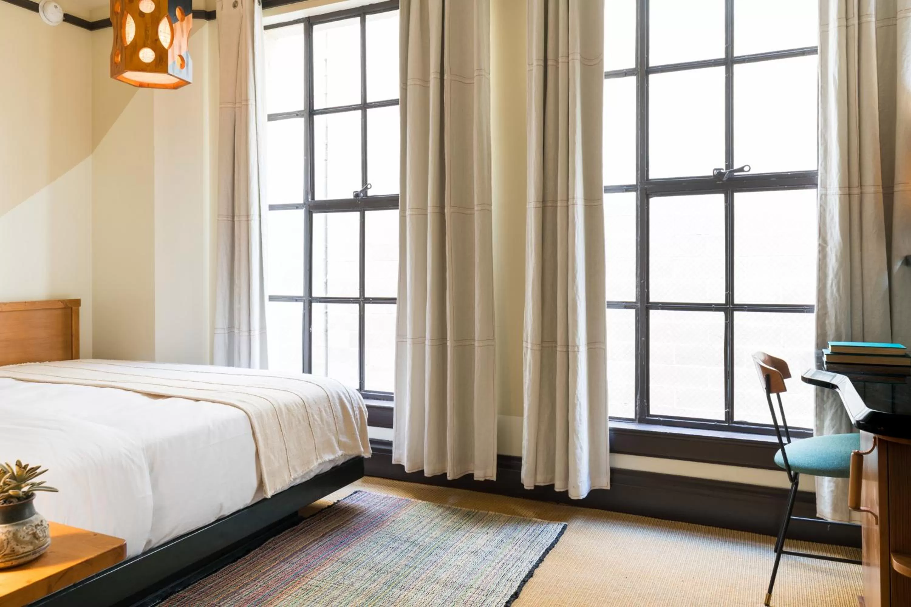 Bed in Freehand Los Angeles