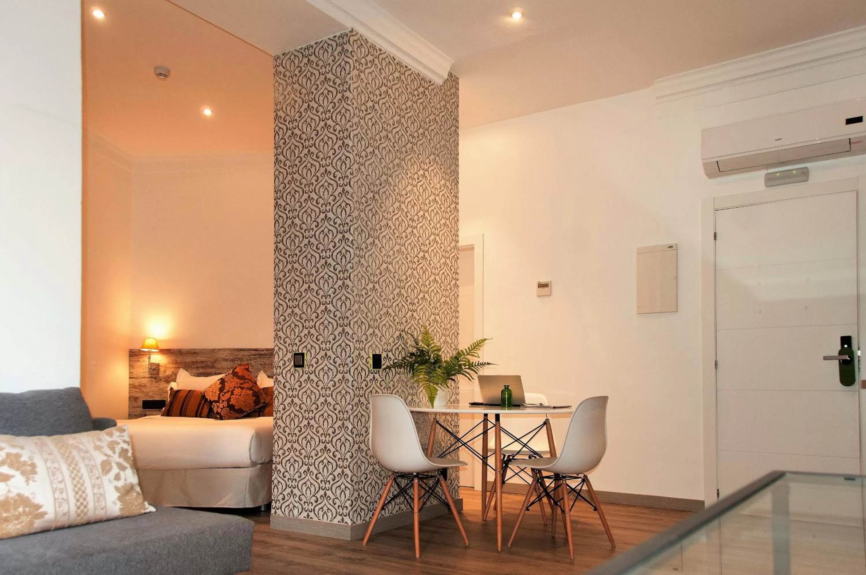 Photo of the whole room, Bed in DreamKeys Barcelona City