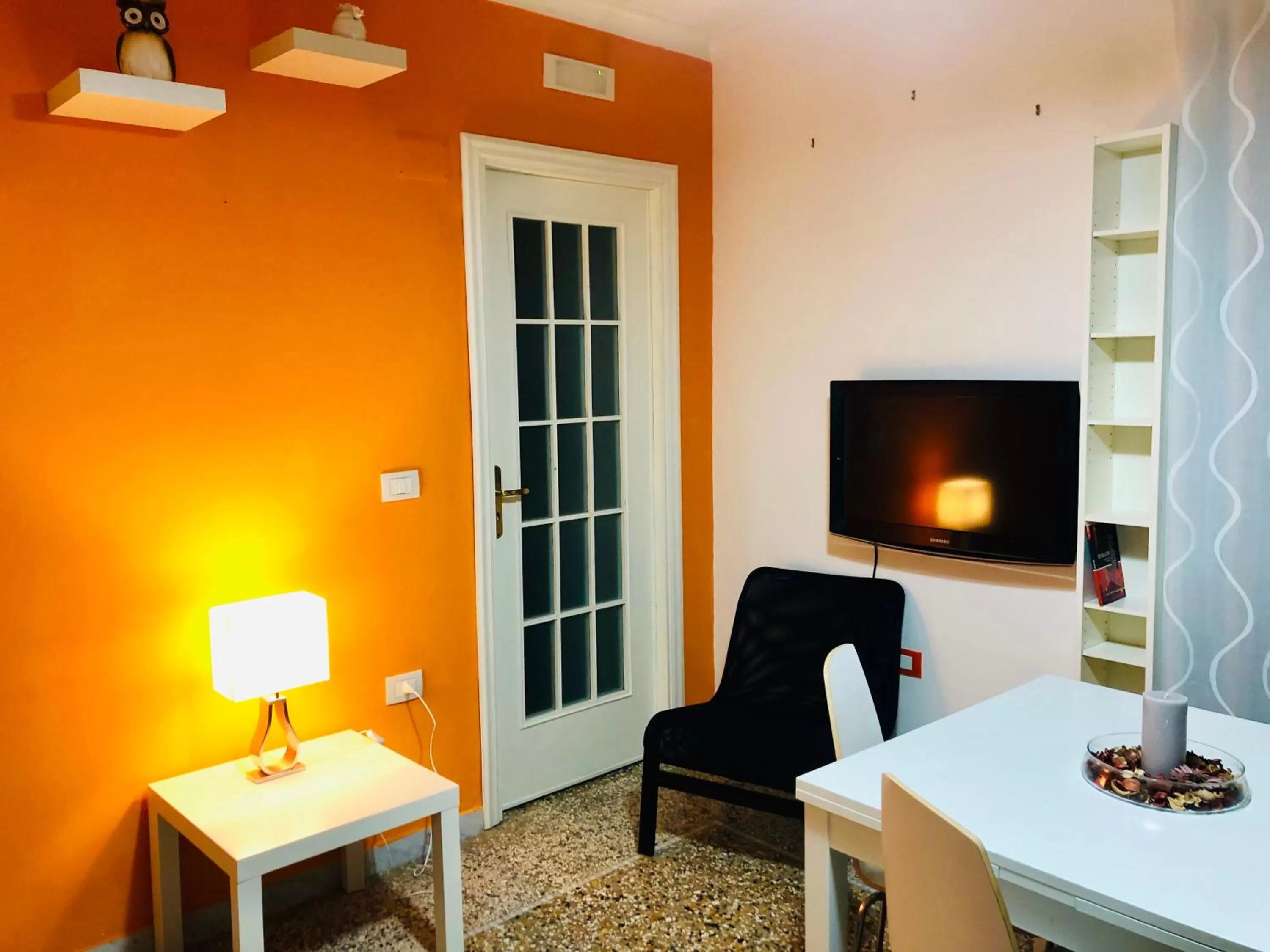 TV and multimedia in Relais Piazza Del Plebiscito B&B