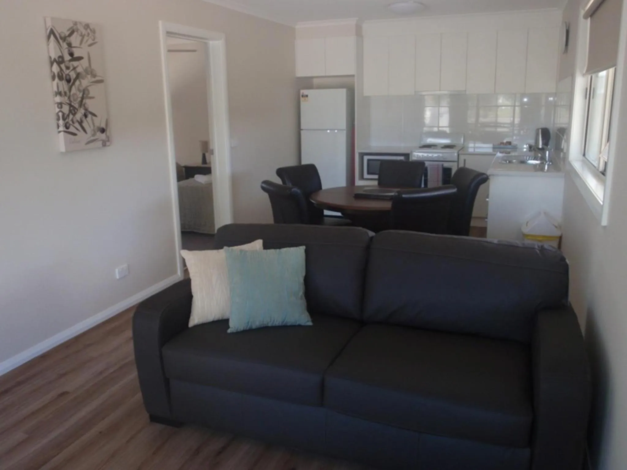 Living room in Ashleigh Court Motor Inn