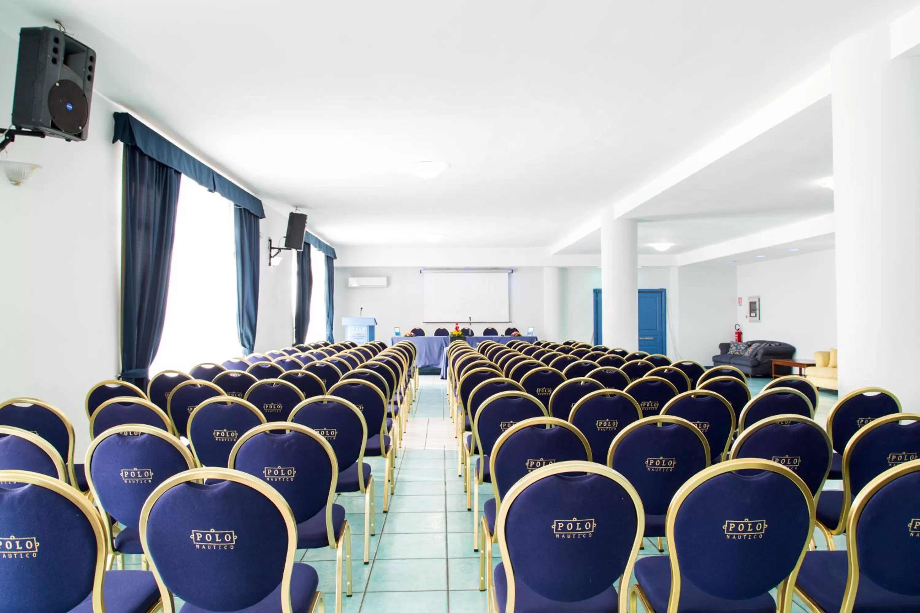 Seating area in Hotel Centro Congressi Polo Nautico