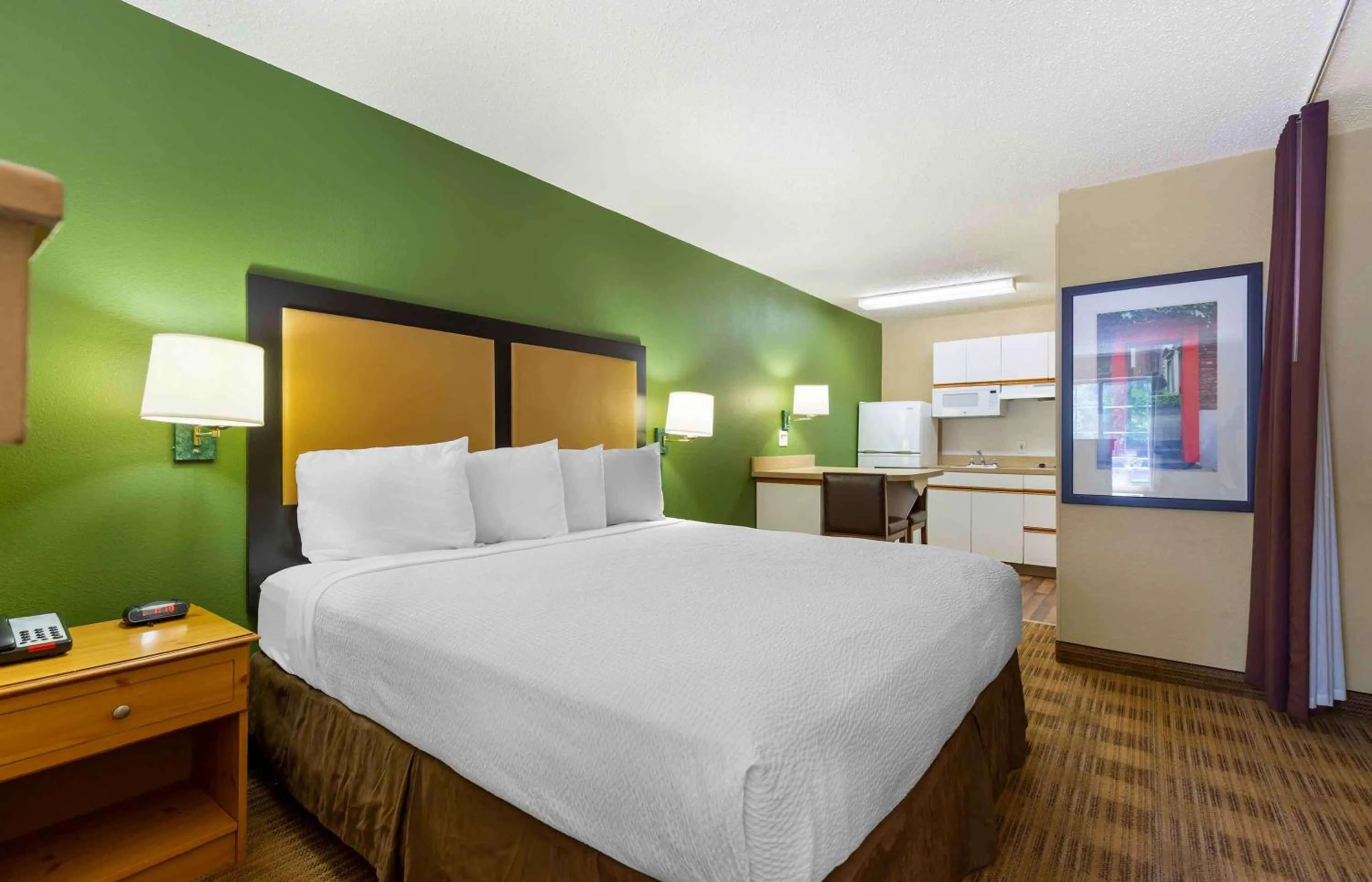 Deluxe Studio with 1 King Bed - Non-Smoking in Extended Stay America Suites - Washington, DC - Chantilly