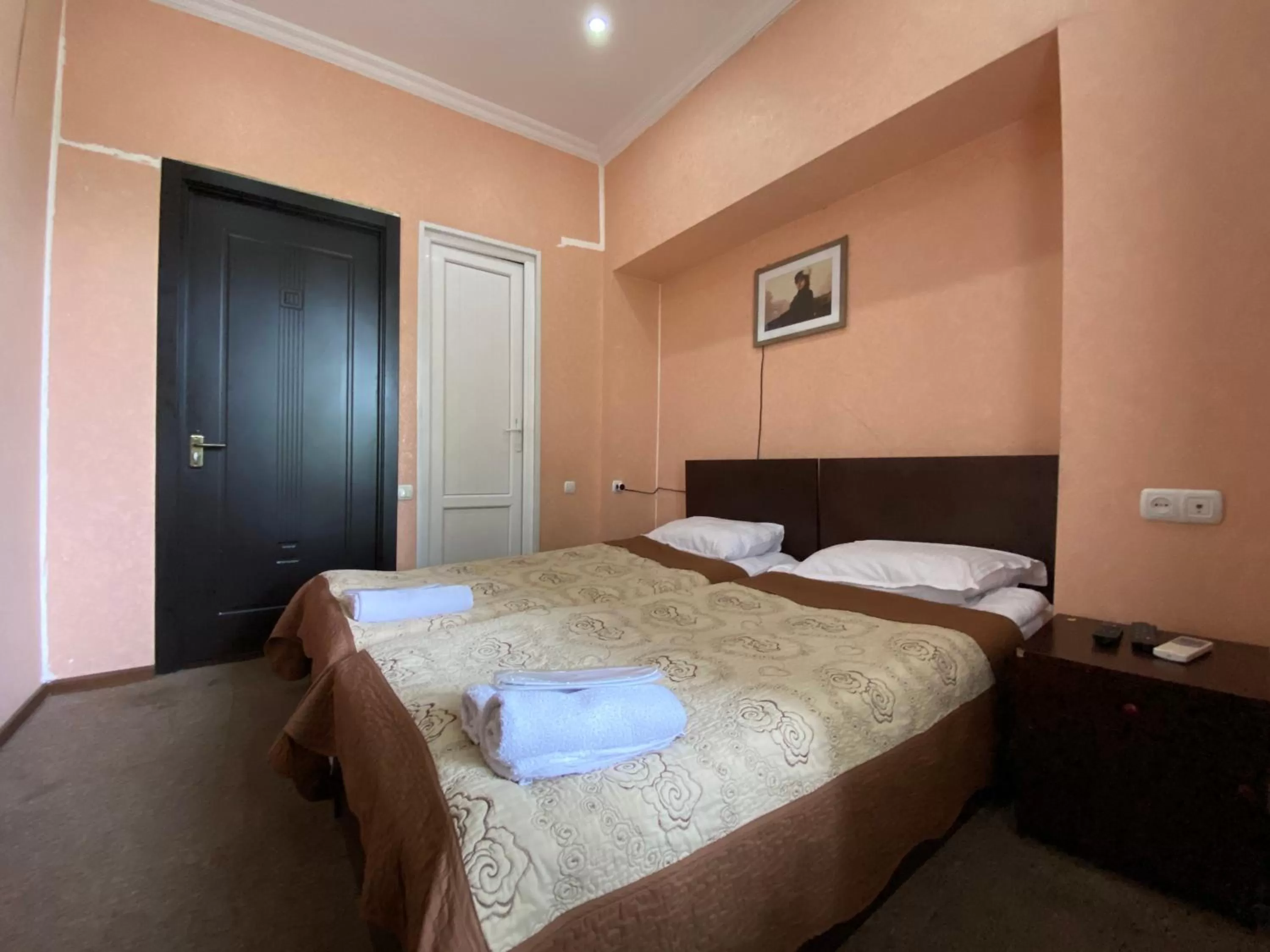 Bed in Hotel Shalimar