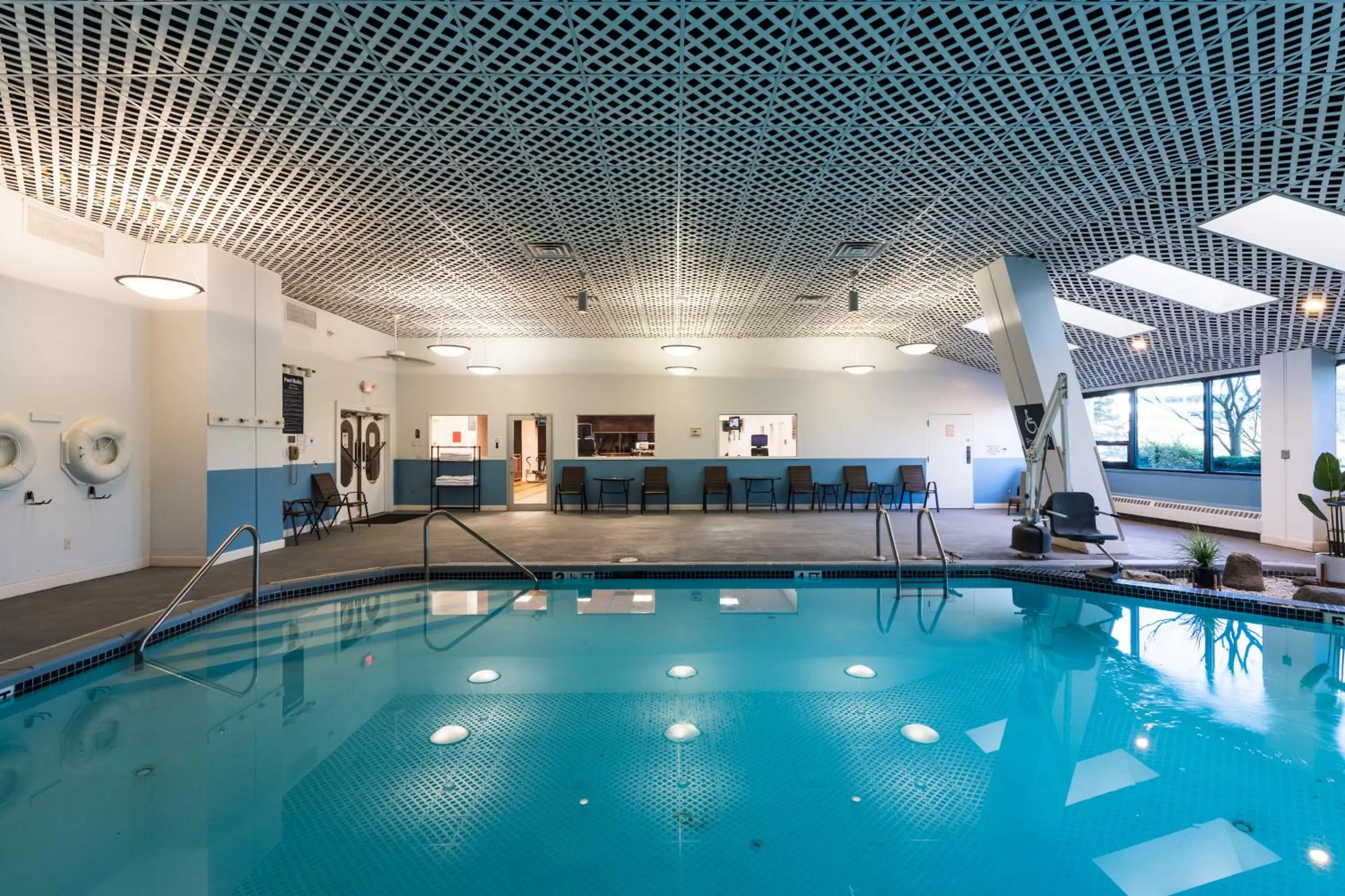Swimming pool in APA Hotel Woodbridge
