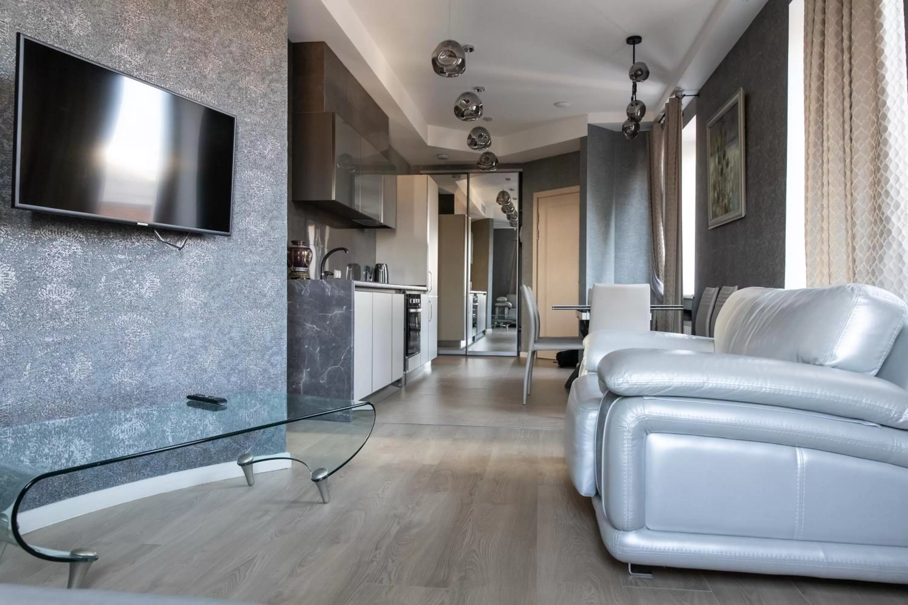 Communal lounge/ TV room in Hotel "Mandarin Clubhouse"