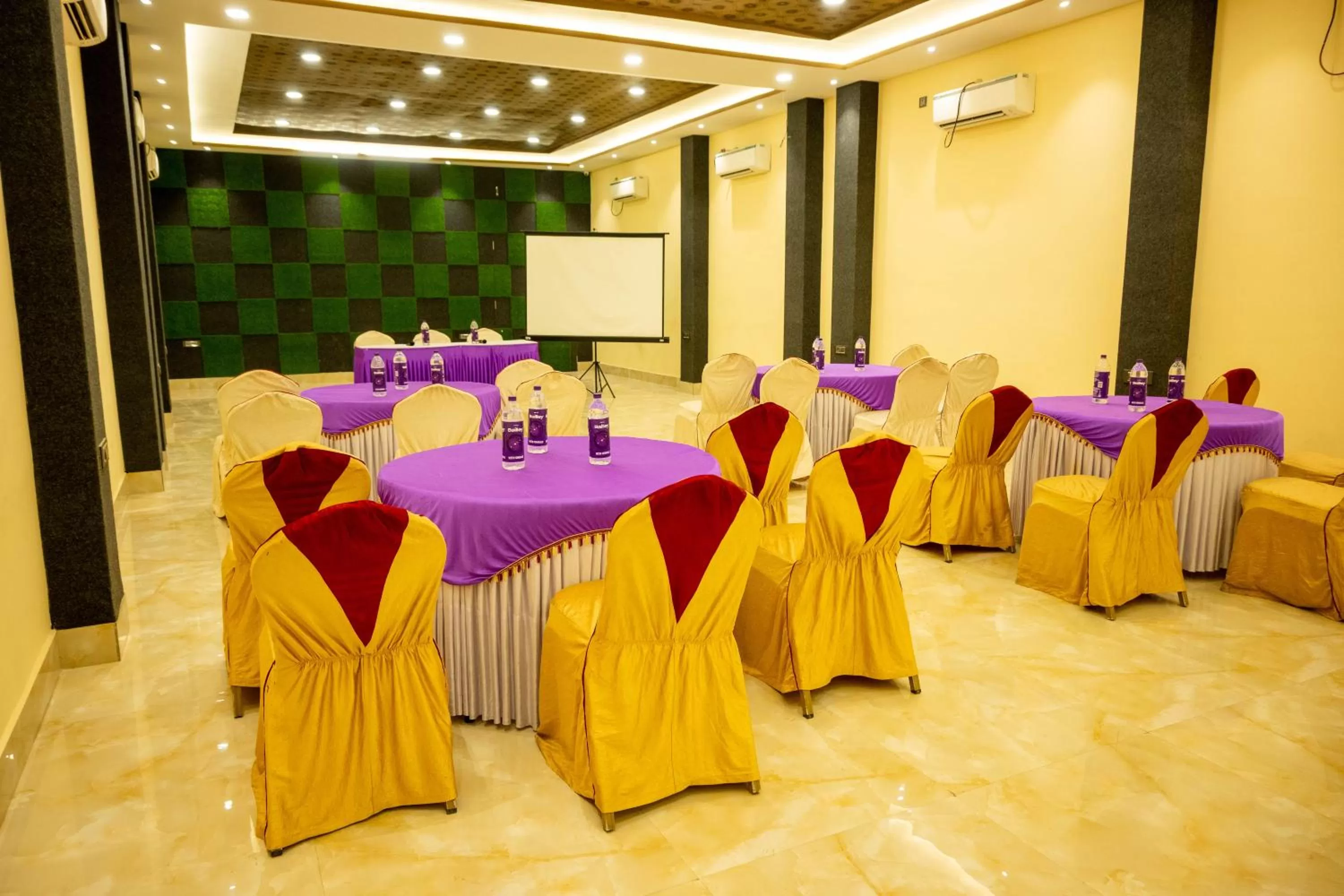 Business facilities, Banquet Facilities in Vinayak Bhavan By Vinayak Hotels