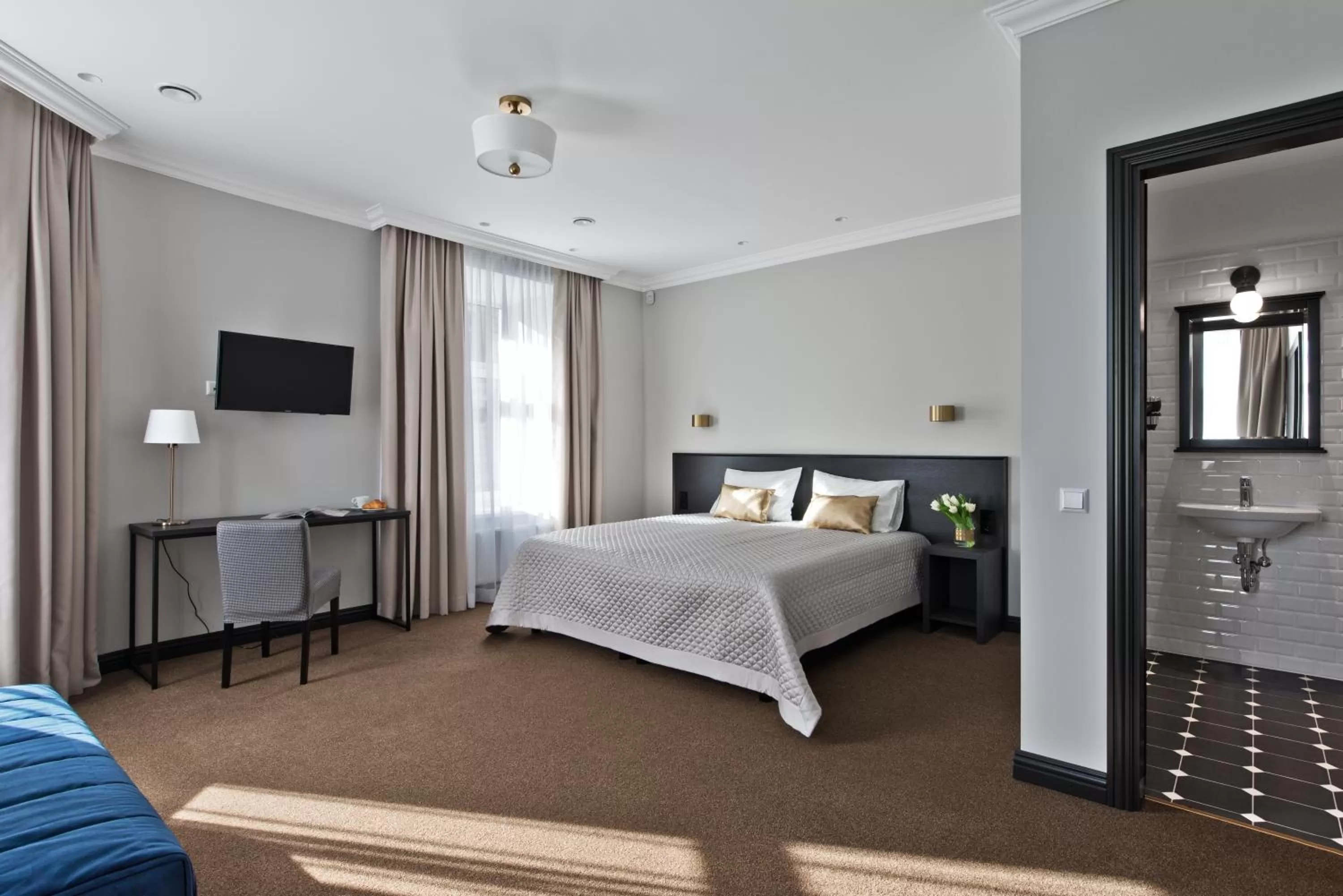 Photo of the whole room, Bed in 15th Avenue