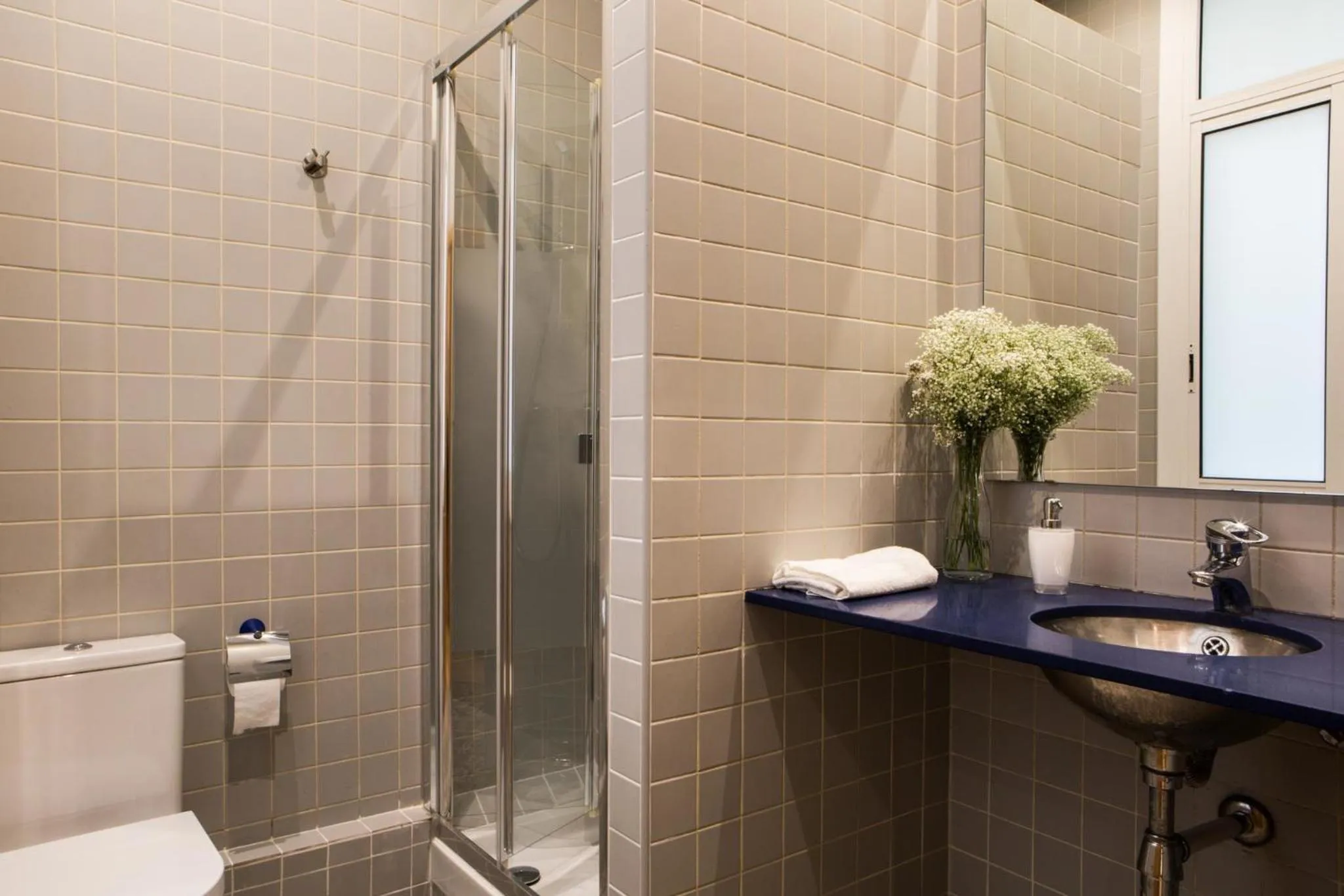 Bathroom in Born Barcelona Hostel