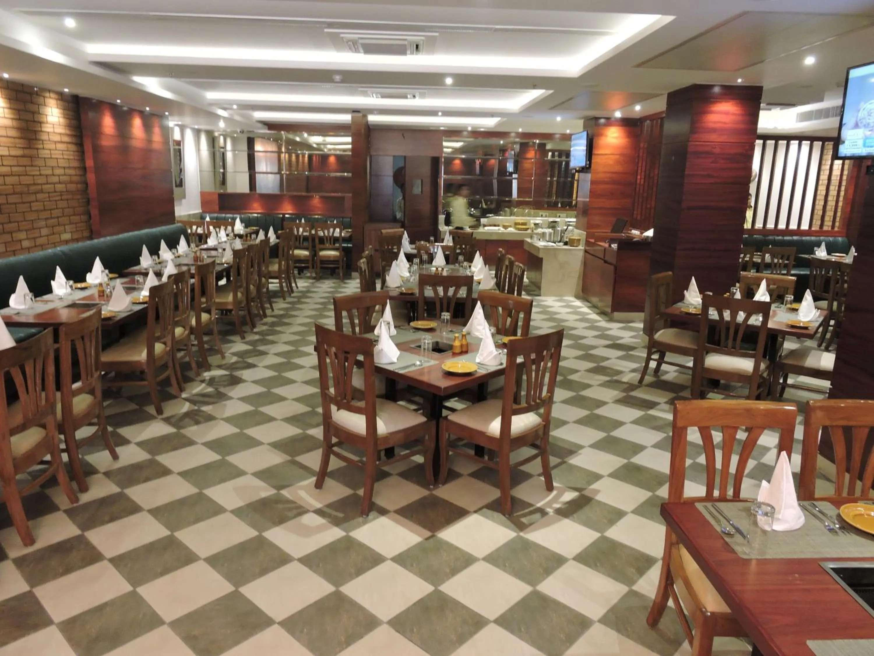 Restaurant/places to eat in Hotel Ascent Biz