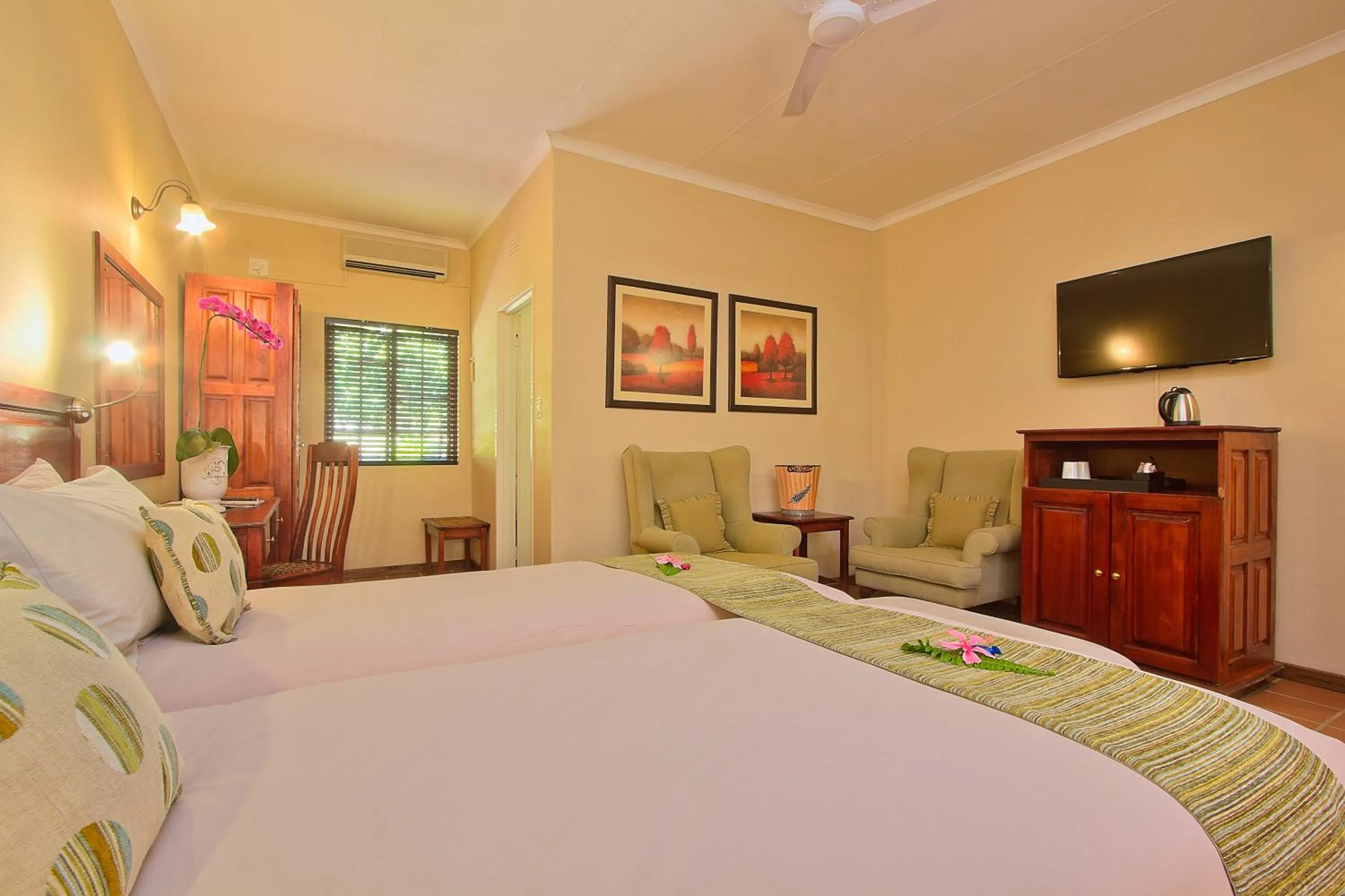 Photo of the whole room, Bed in Tzaneen Country Lodge