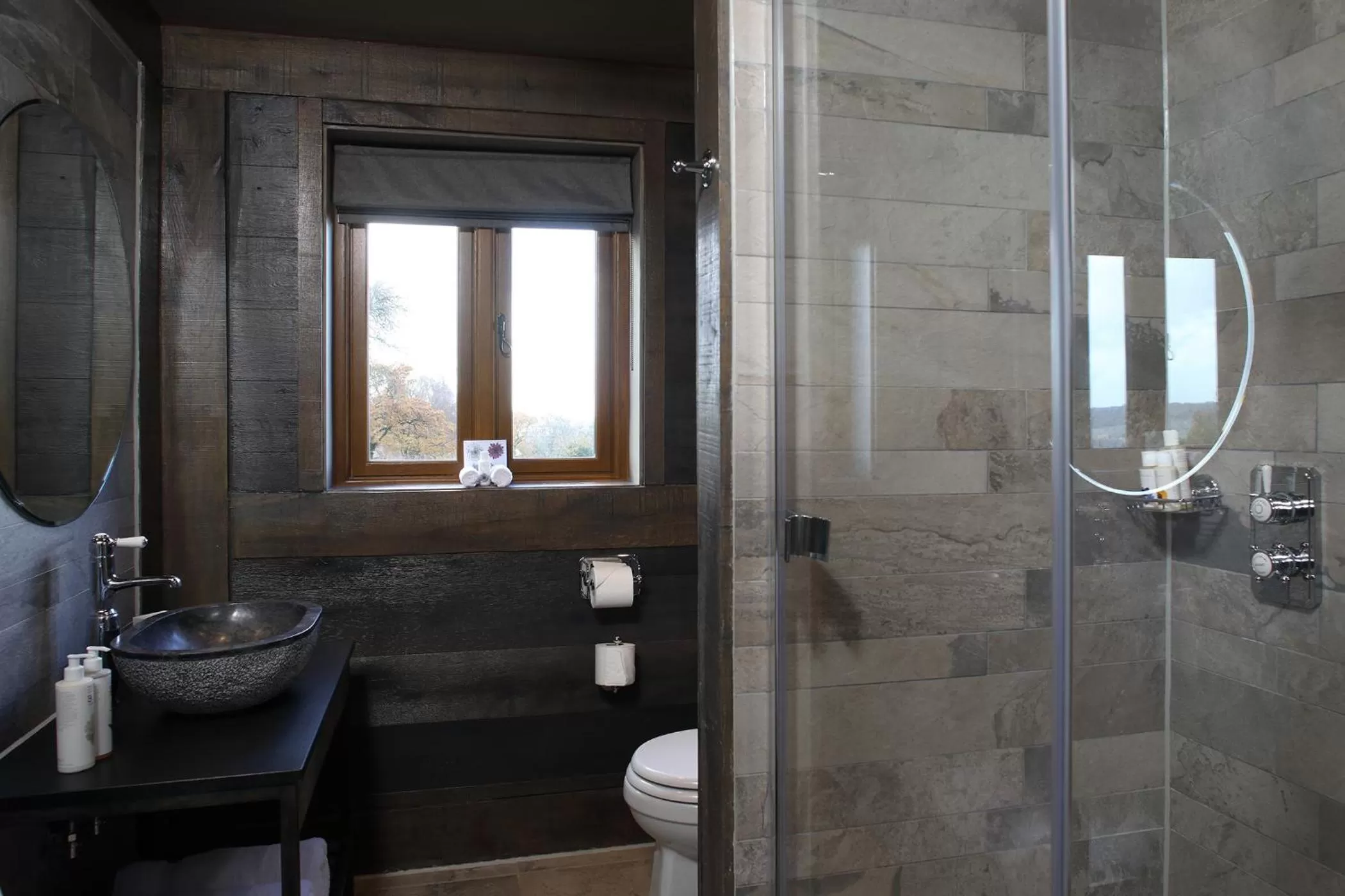 Shower in The Jack Russell