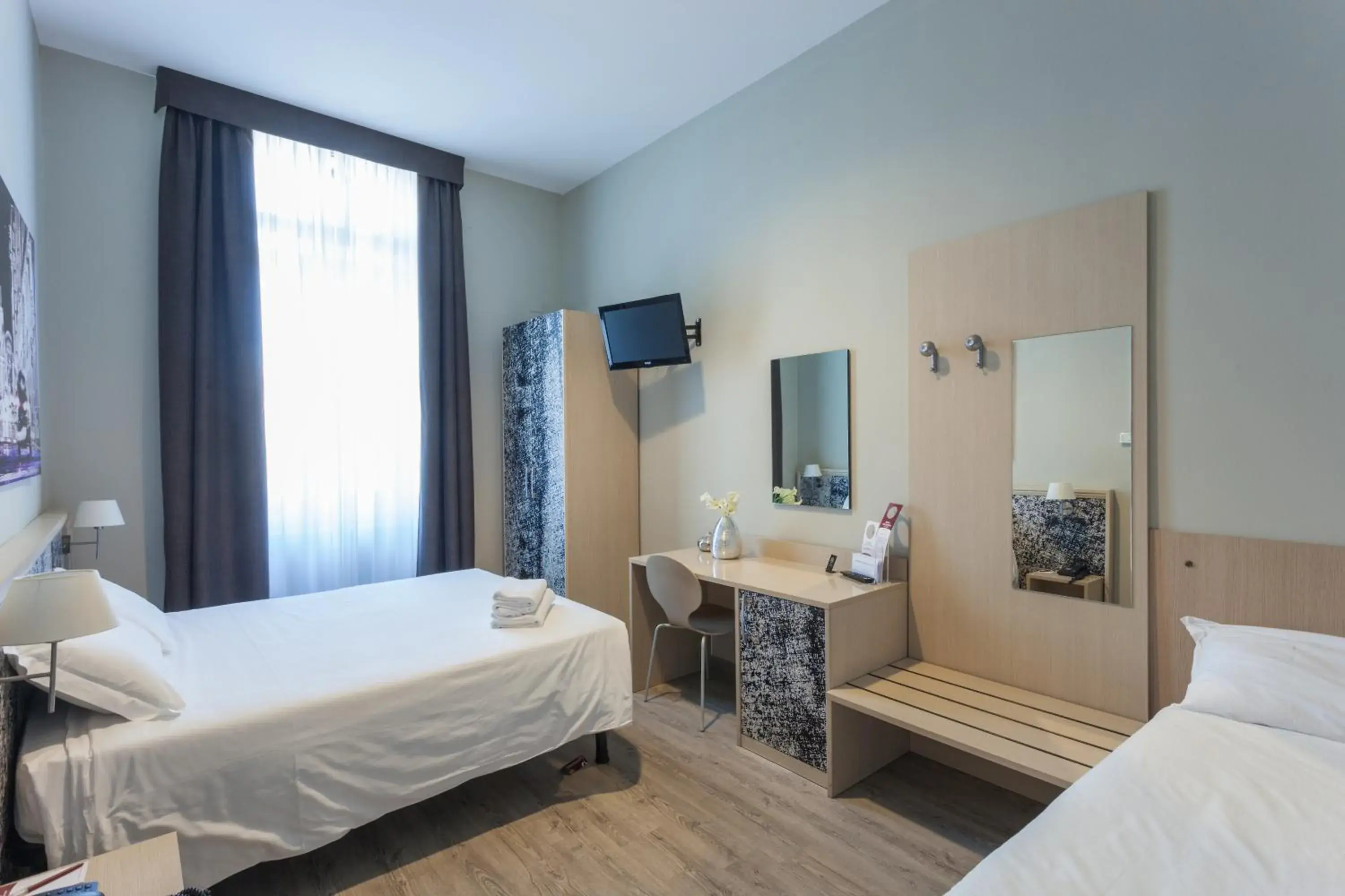 Triple Room in Best Quality Hotel Dock Milano Triple Room in Best Quality Hotel Dock Milano