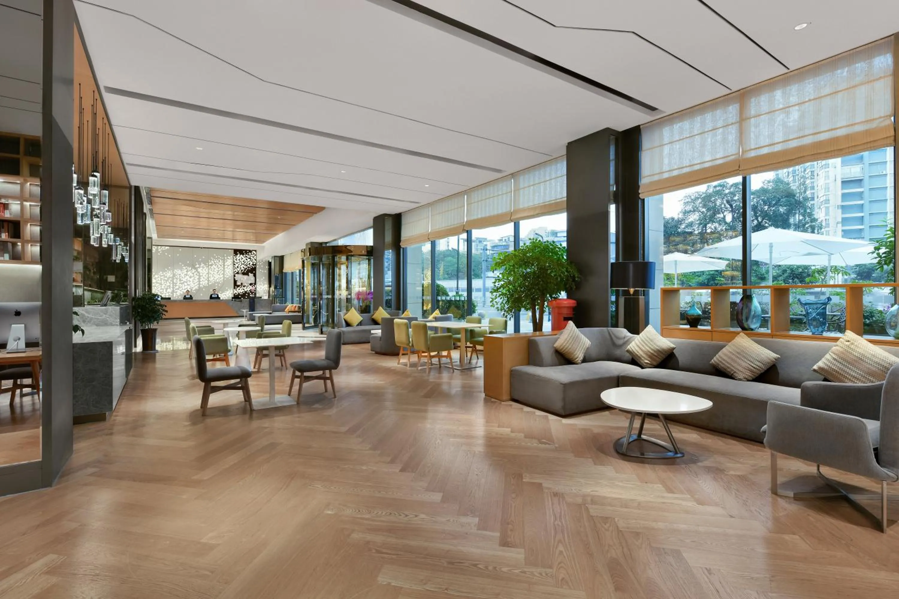 Property building in Holiday Inn Express Chengdu Huanhuaxi by IHG-Near Jinsha Site Musem,Near Wuhou Temple Museum,Welcome drinks,Free gym,Free self-service laundry