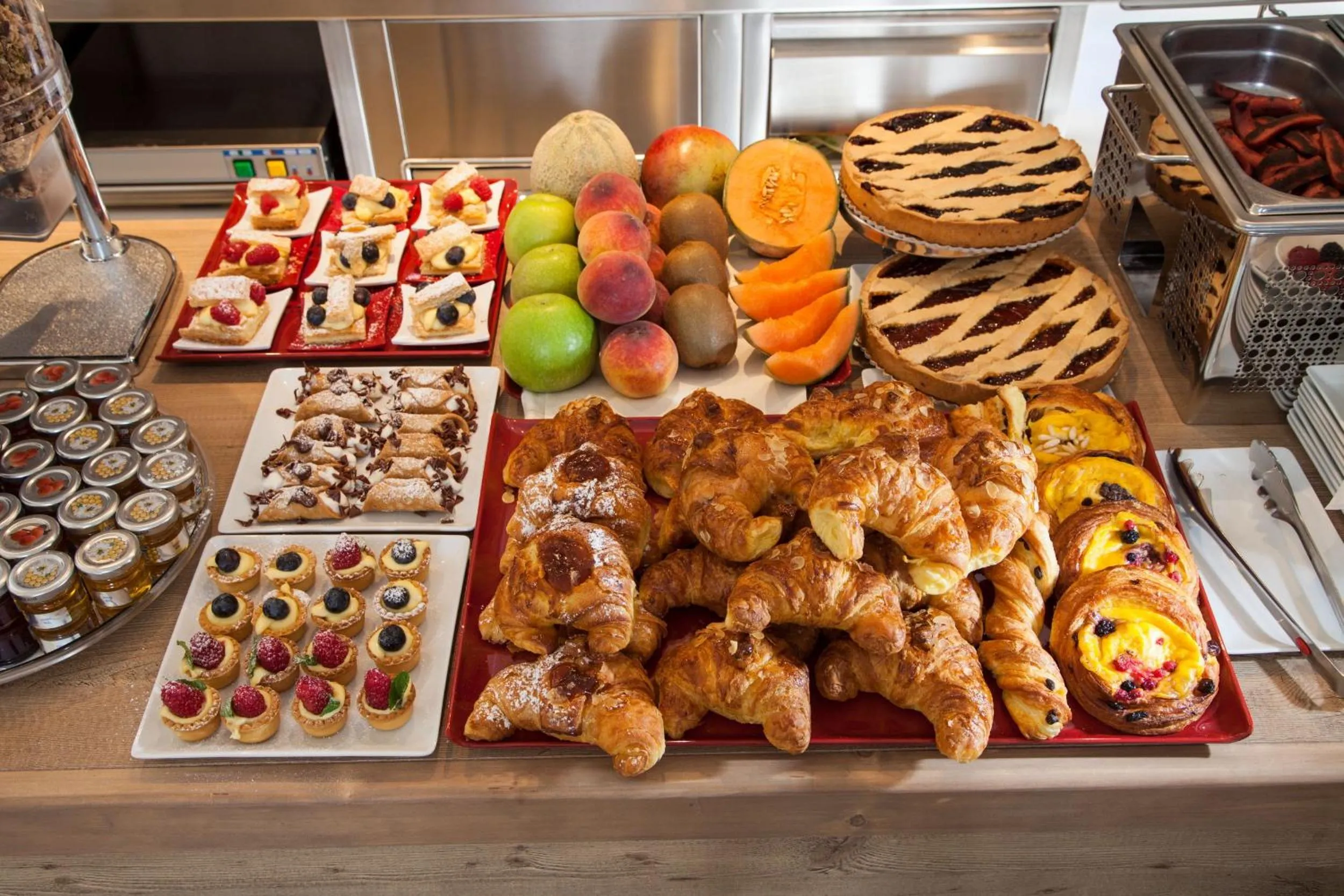 Food and drinks in Floris Hotel