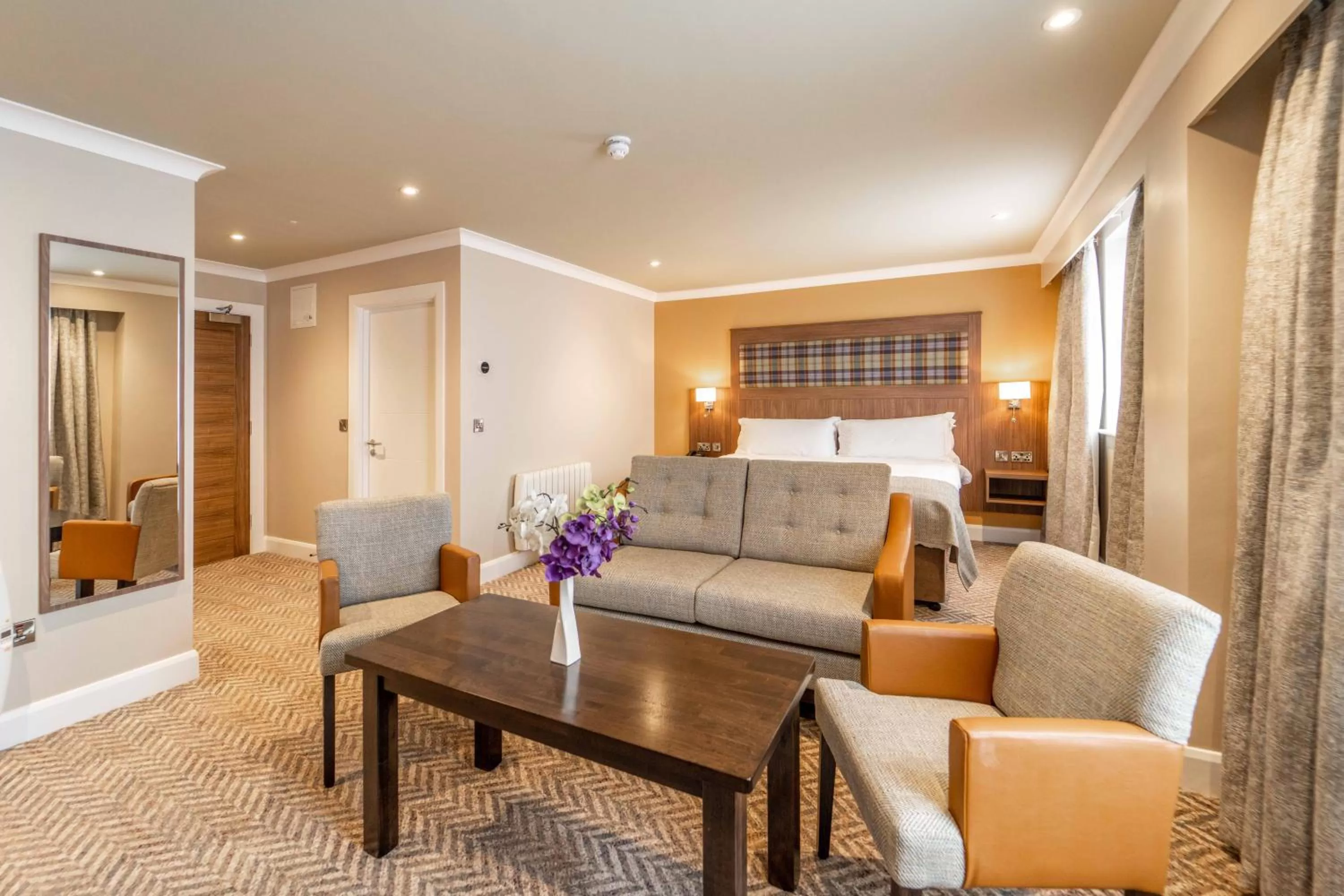 Photo of the whole room in Dillon’s Hotel