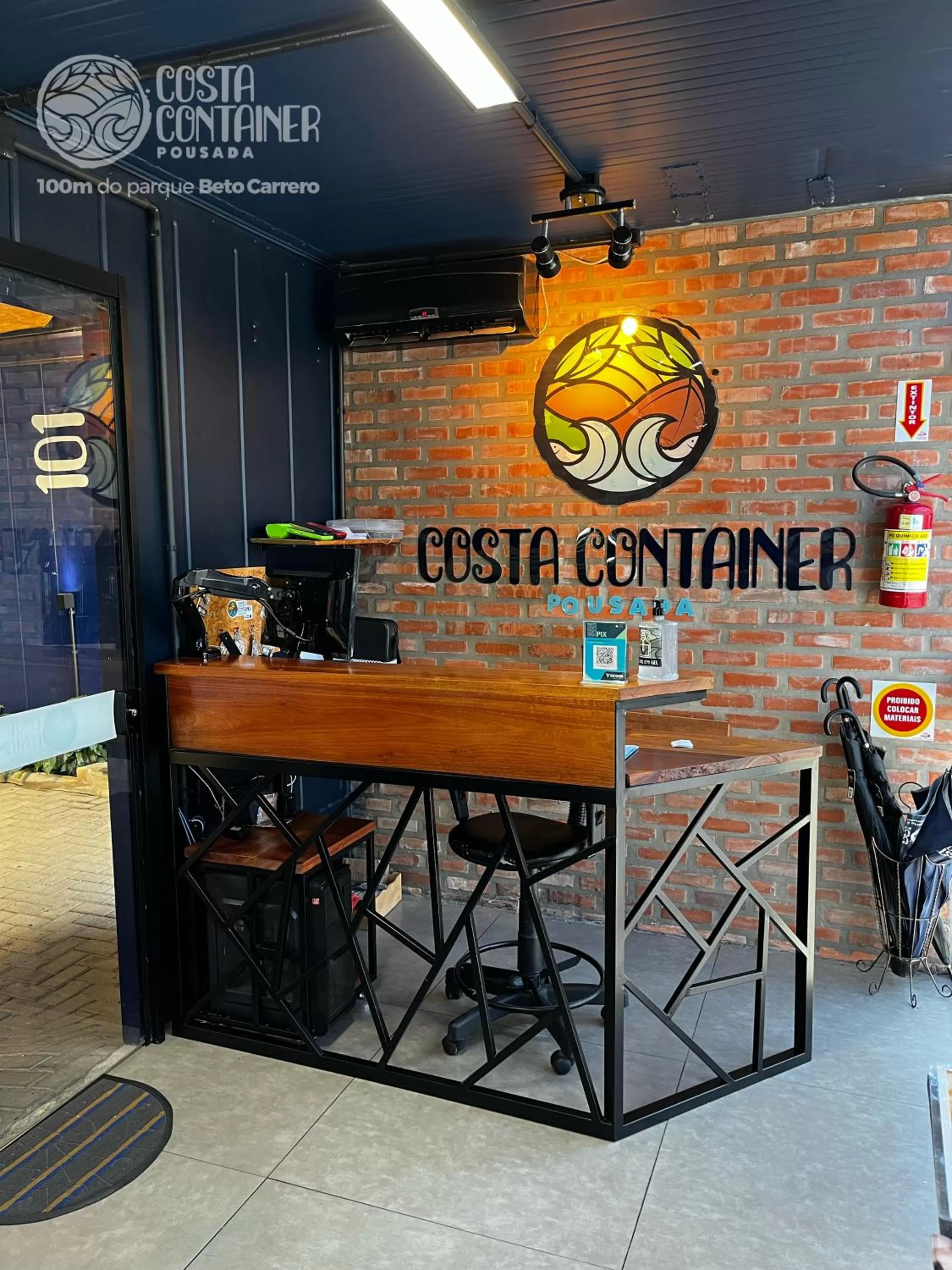 Lobby or reception in Pousada Costa Container