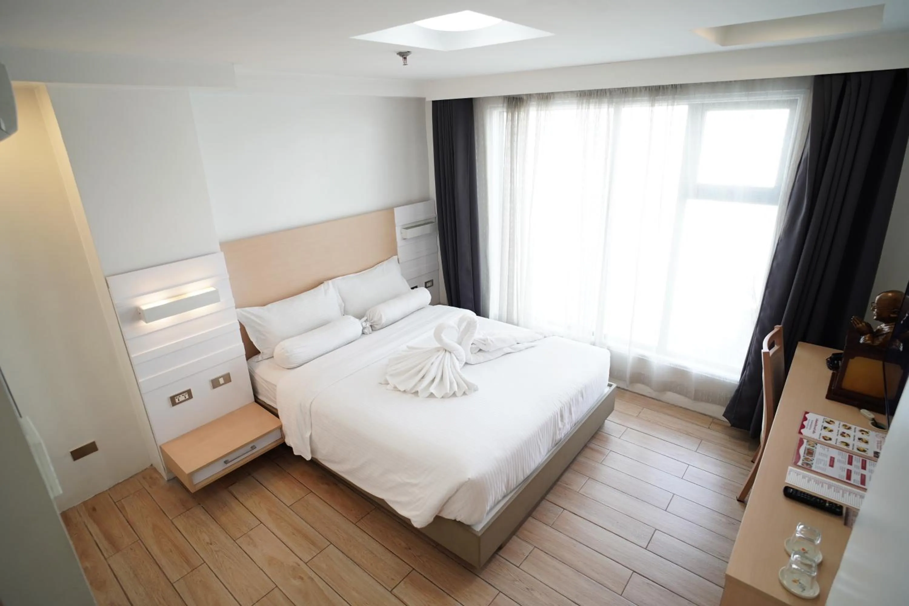 TV and multimedia, Bed in Heroes Hotel