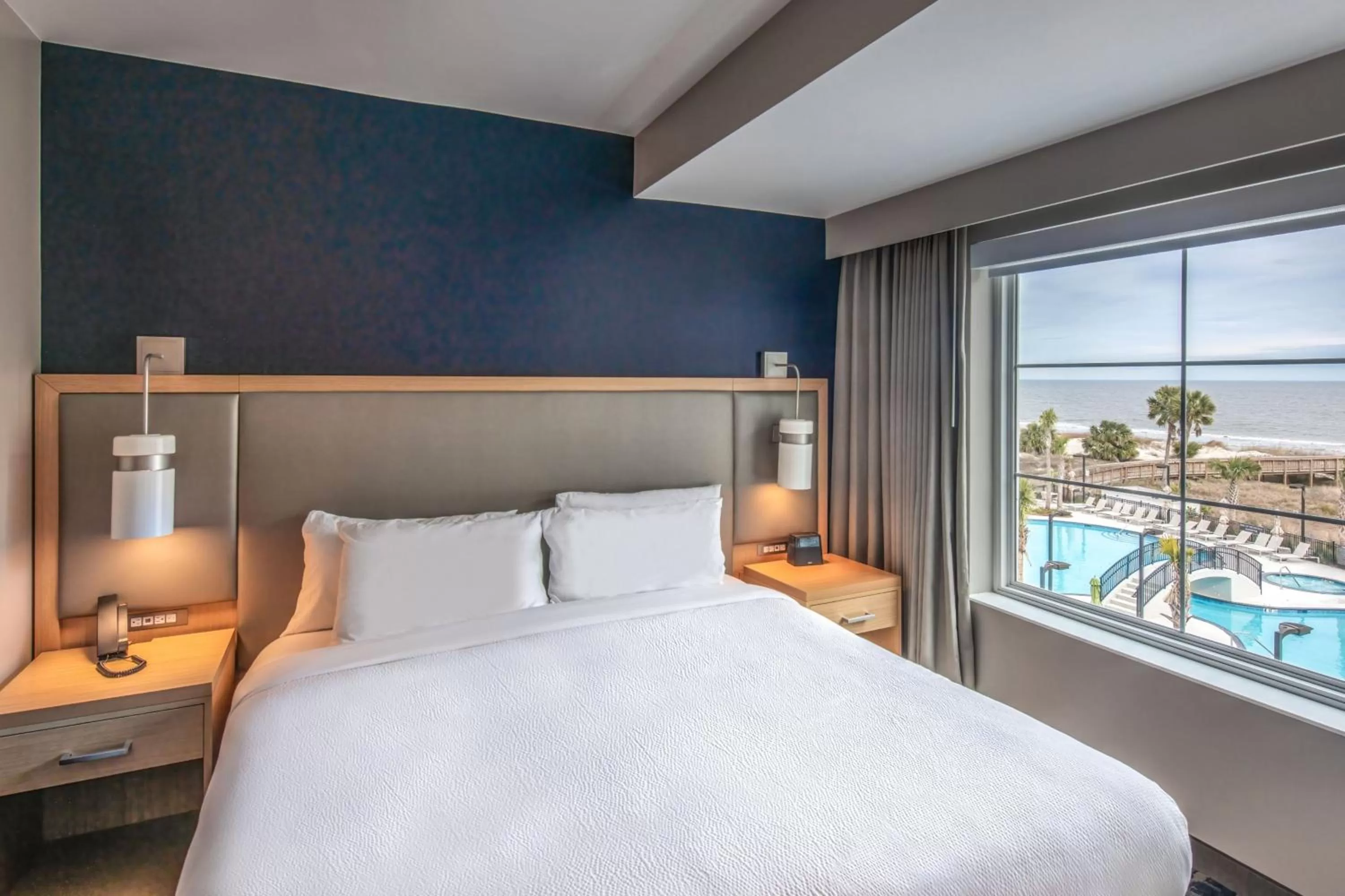 Photo of the whole room, Bed in Residence Inn by Marriott Jekyll Island