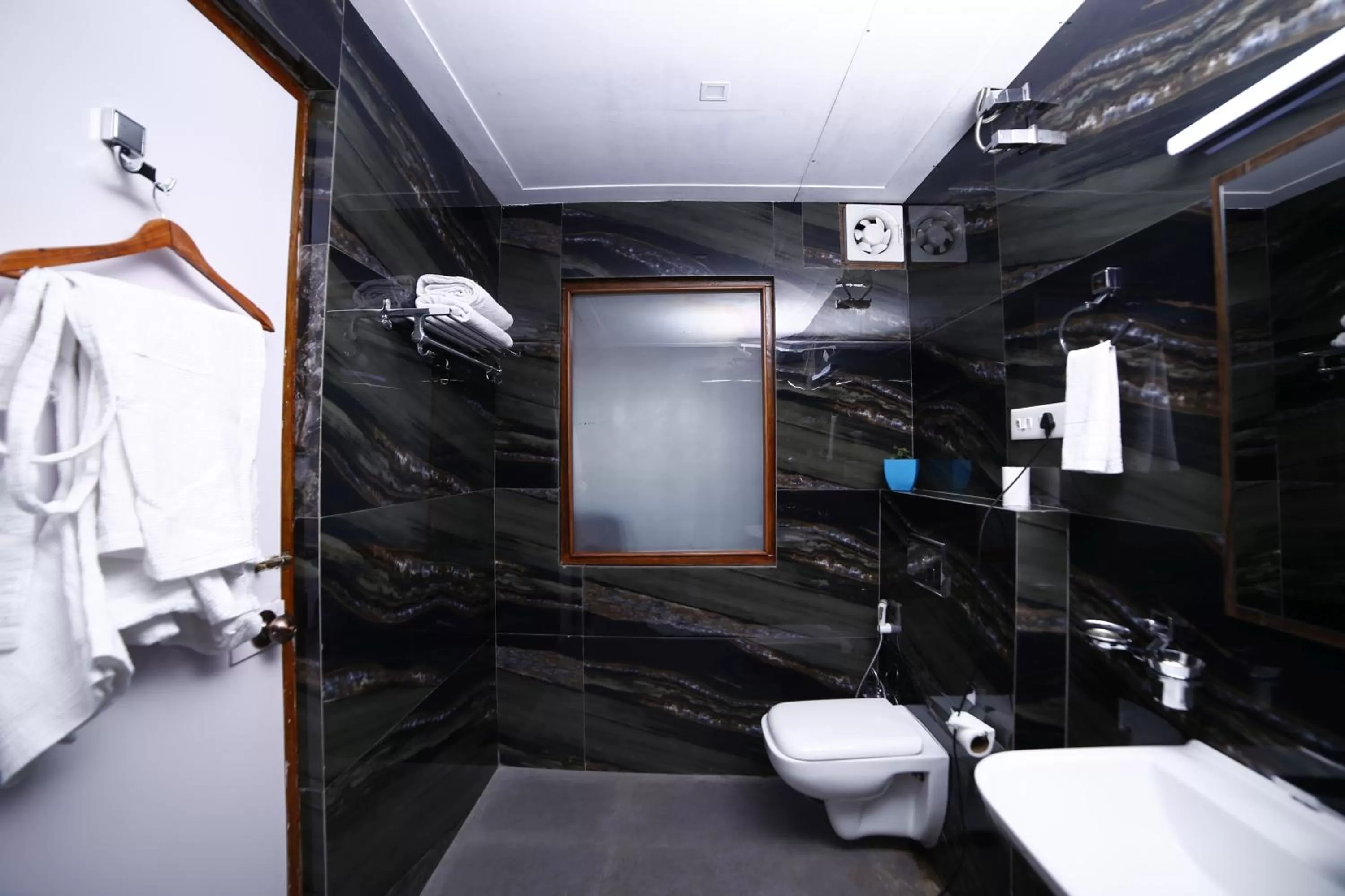 Shower in Yangthang Heritage