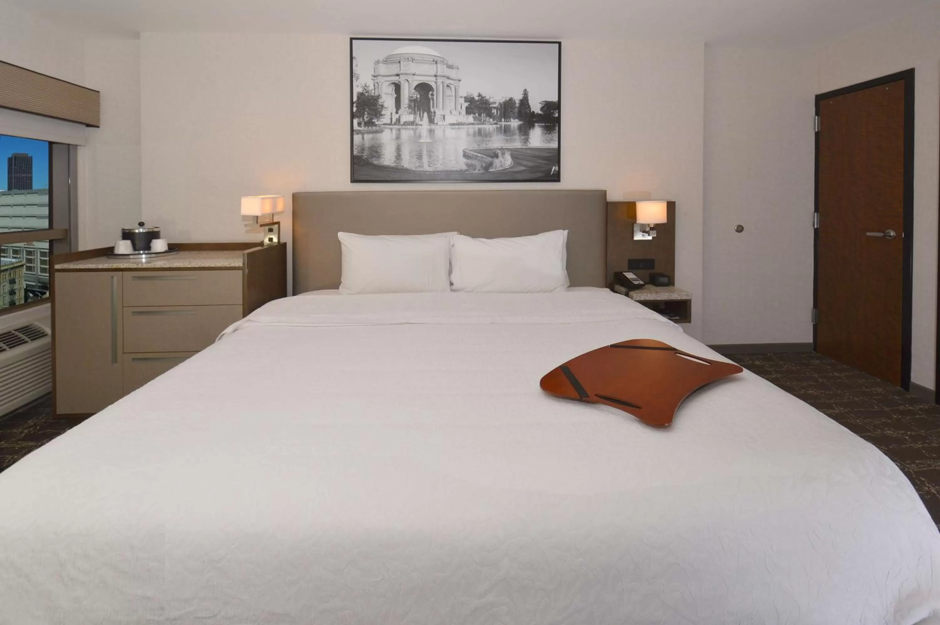 Bed in Hampton Inn San Francisco Downtown/Convention Center