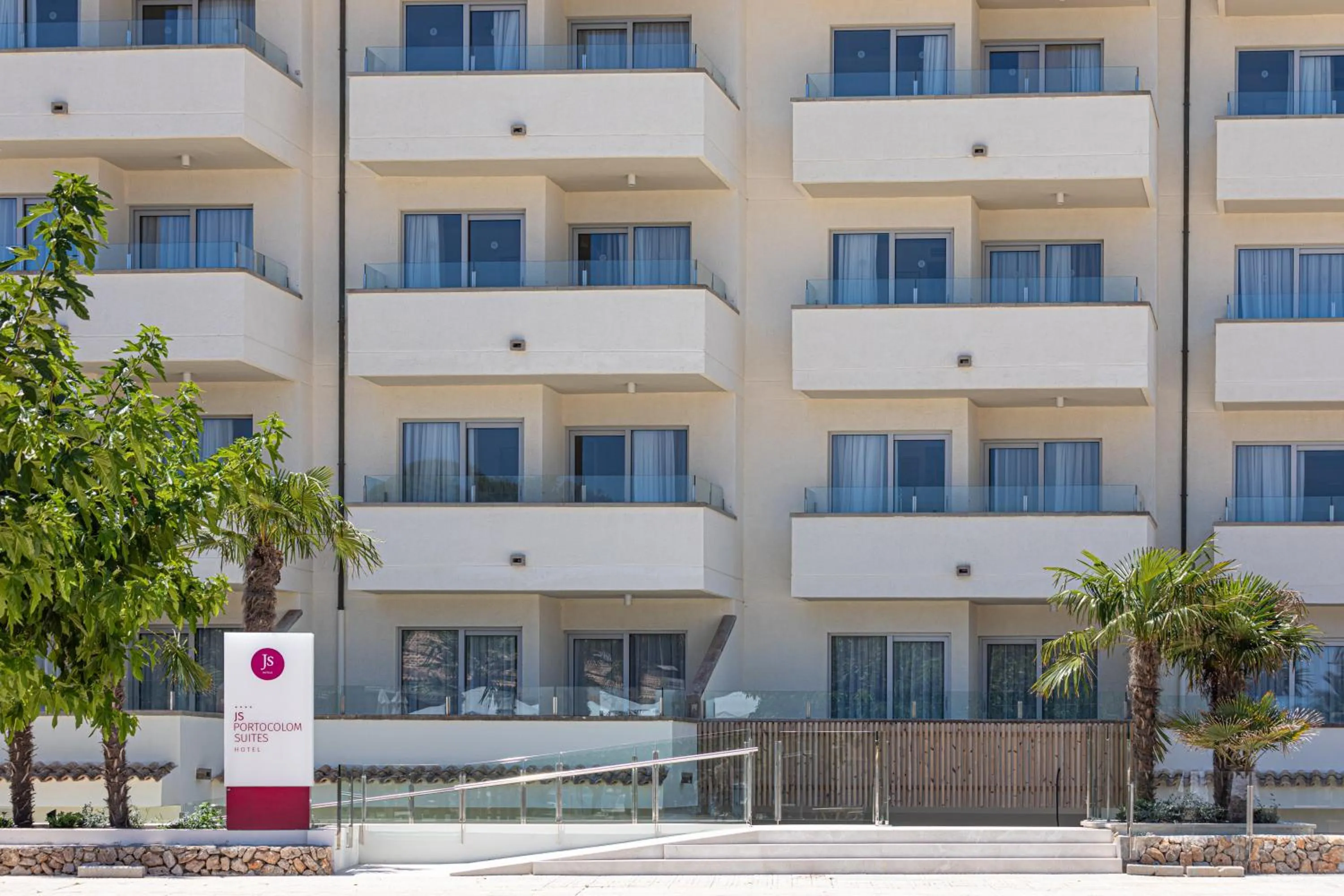 Facade/entrance in JS Portocolom Suites