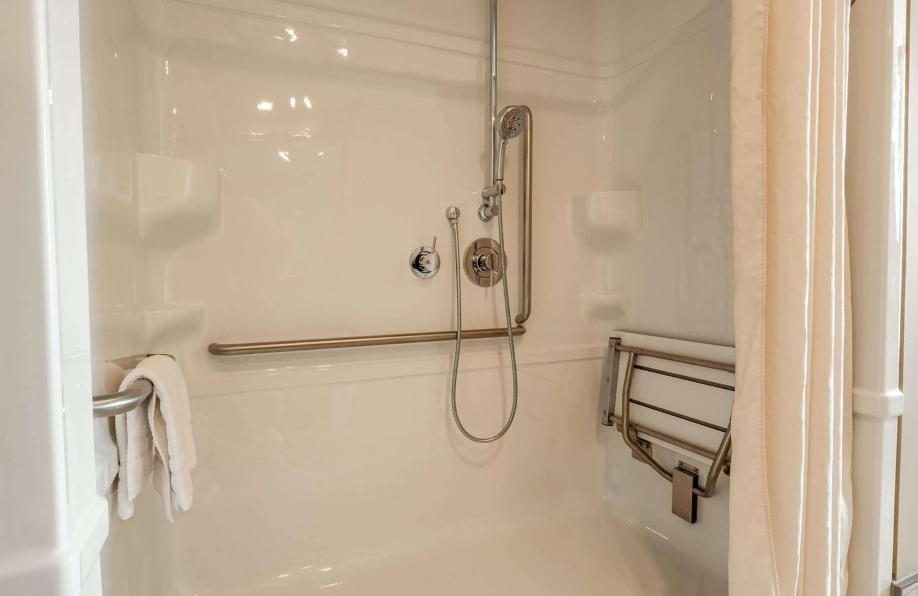 Bathroom in Best Western Plus Cairn Croft Hotel