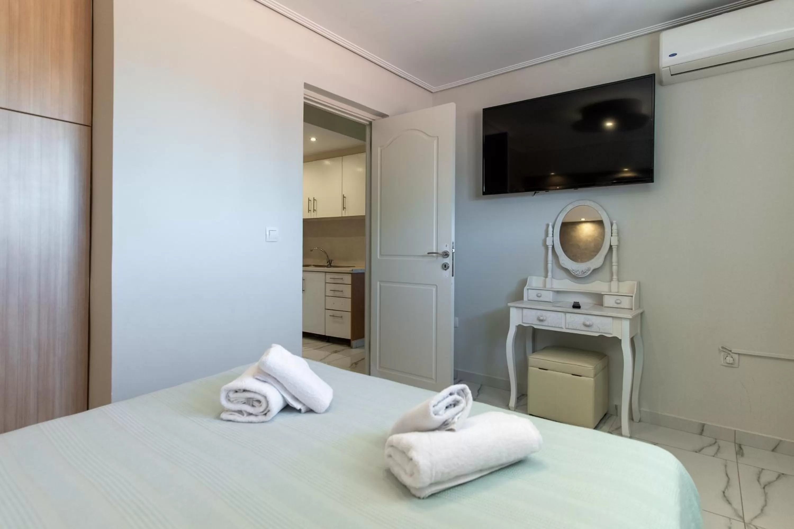 Bed in Apartments Tina FREE transfer from-to the airport