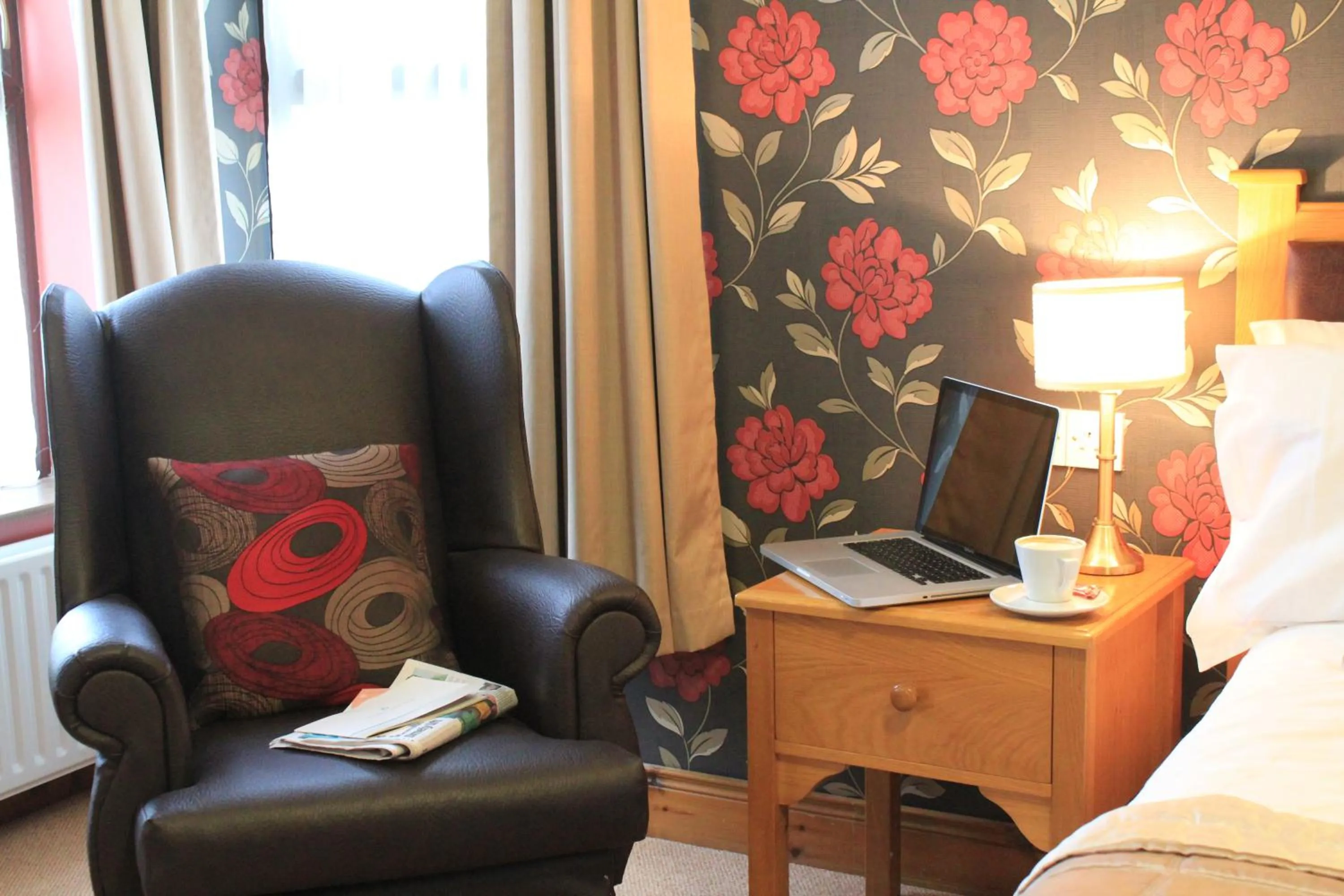 Seating area, Bed in Silver Tassie Hotel & Spa