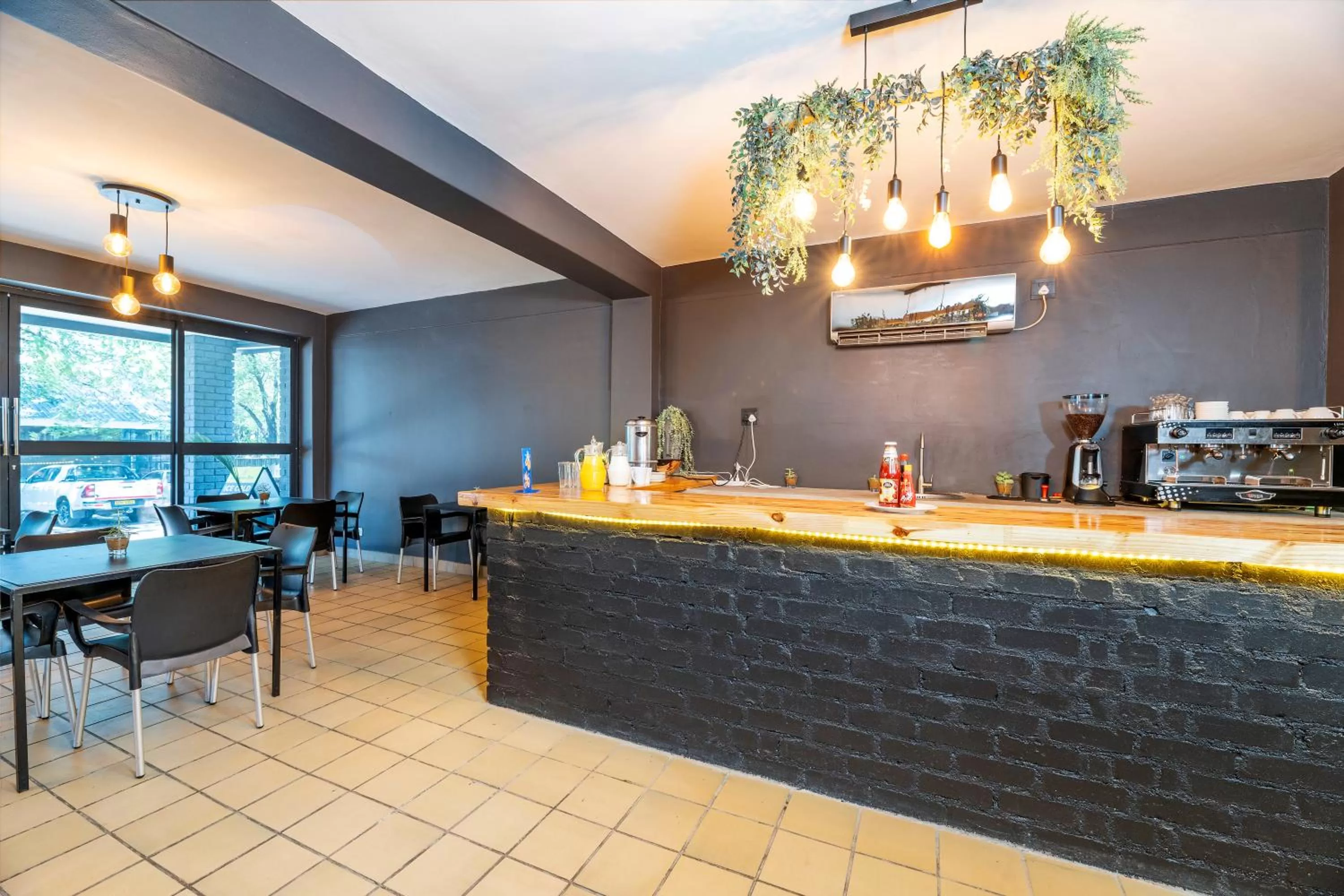 Restaurant/places to eat in N1 Hotel & Campsite Victoria Falls