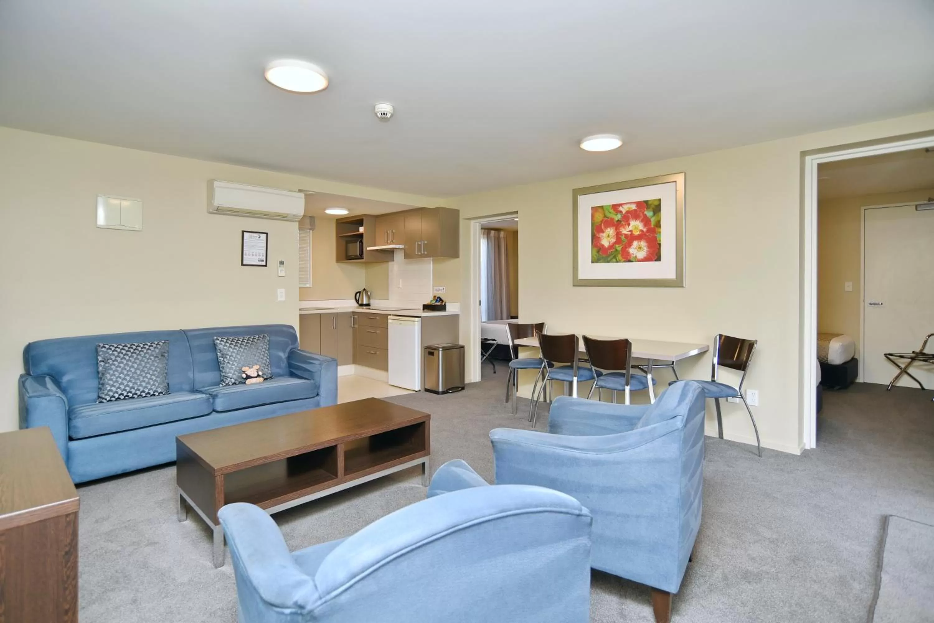 Photo of the whole room, Seating Area in The Riverstone