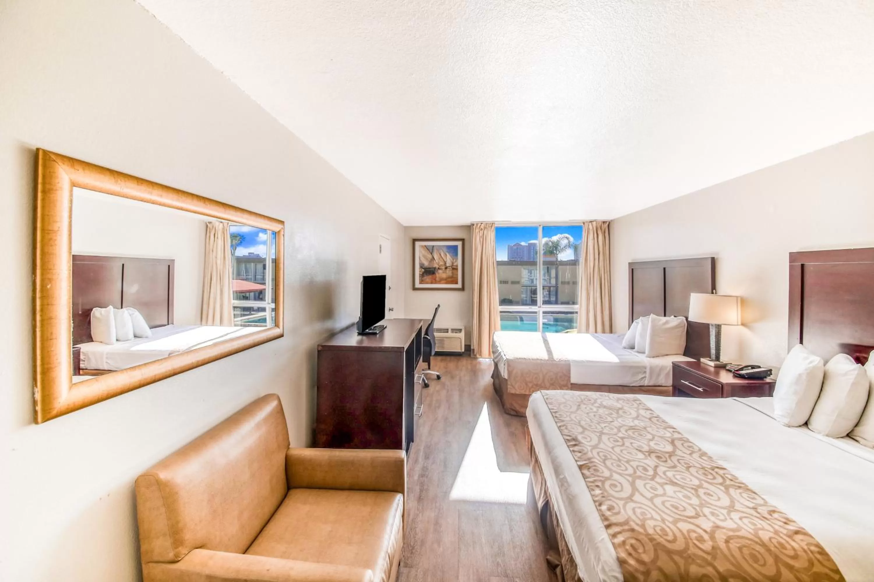 Seating area in Floridian Express International Drive