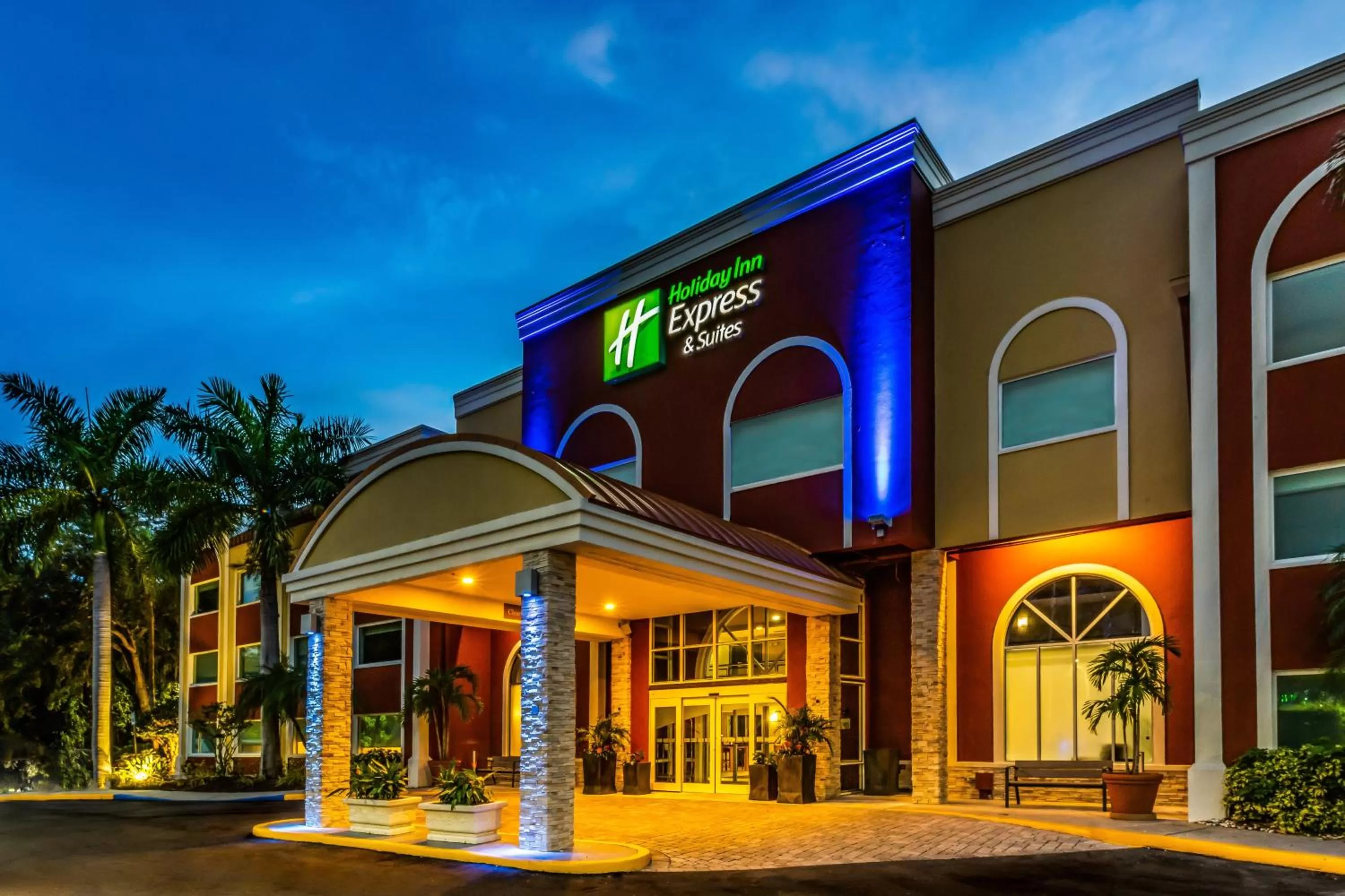 Property building in Holiday Inn Express Hotel & Suites Bradenton West by IHG
