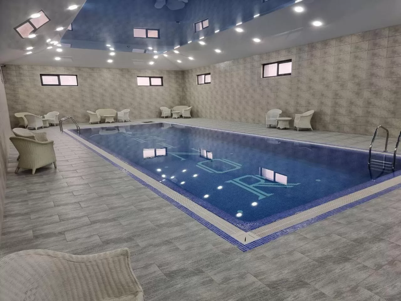 Swimming pool in CHlNOR HOTEL