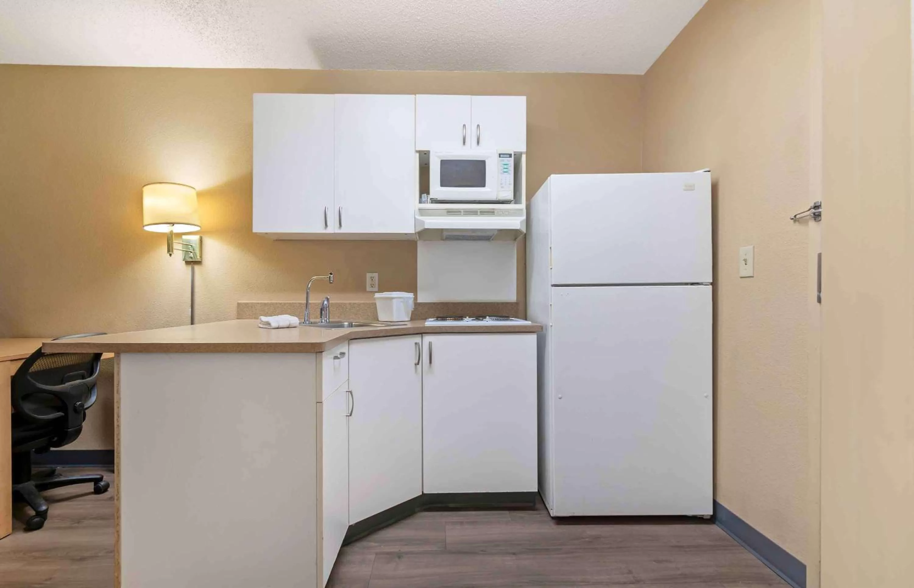 Bedroom in Extended Stay America Suites - Kansas City - Overland Park - Quivira Rd
