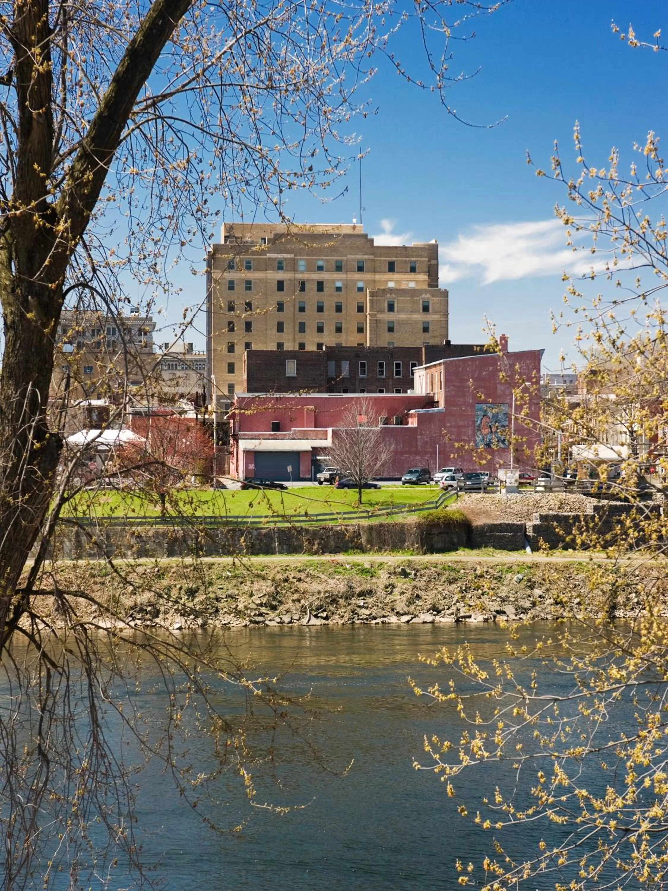 Property building in Grand Eastonian Hotel & Suites