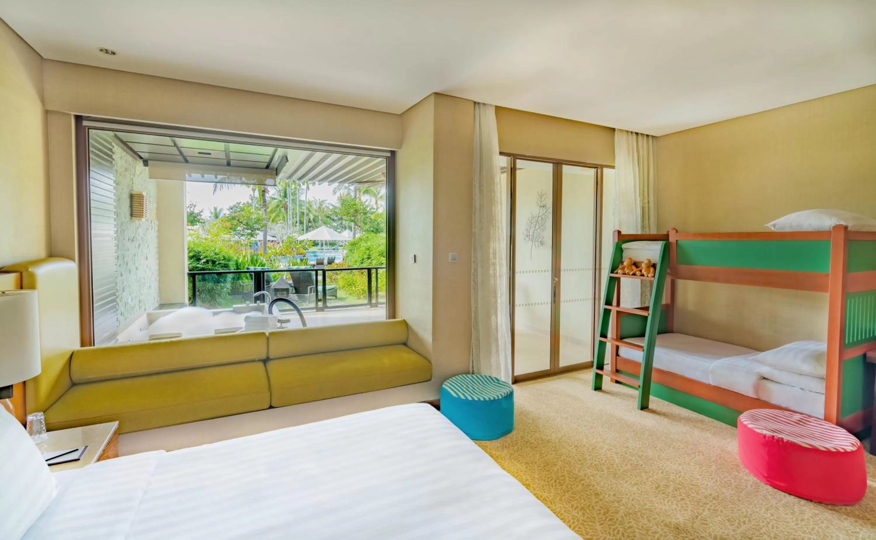 Bedroom, Bed in Shangri-La Rasa Ria, Kota Kinabalu