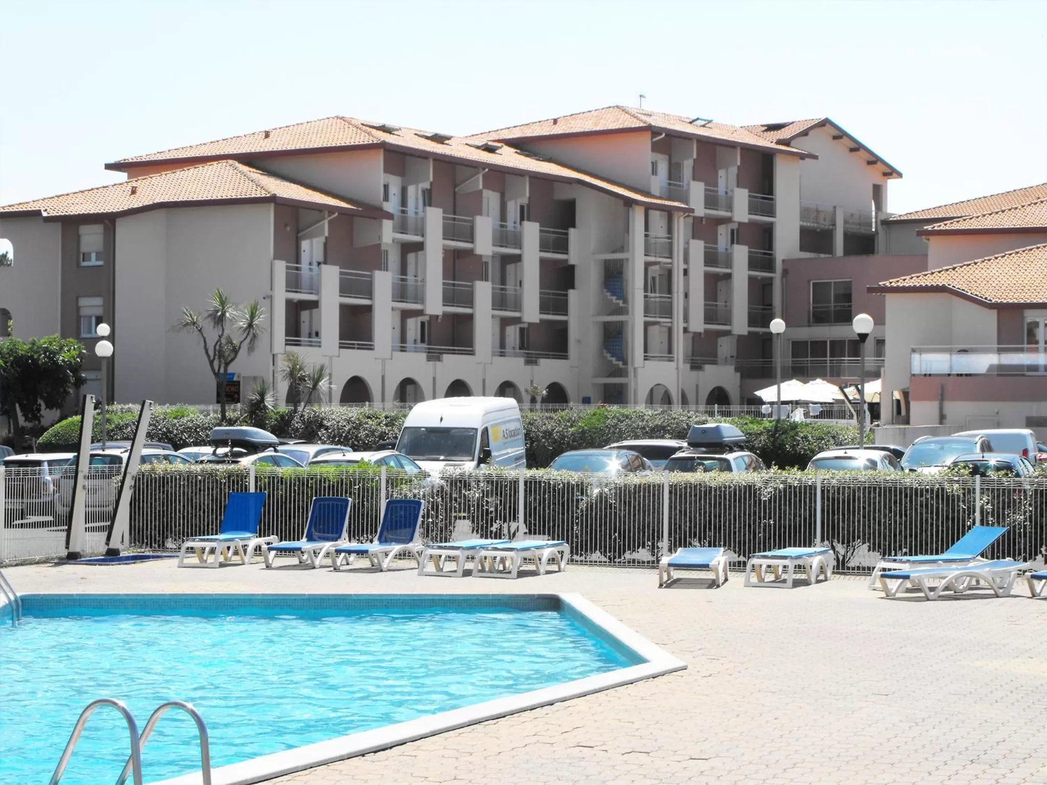 Facade/entrance in Mer et Golf