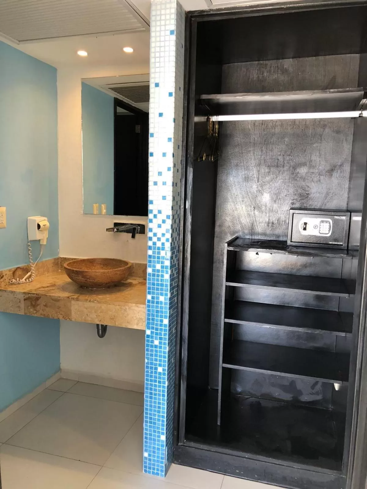 Bathroom in Hotel Cache