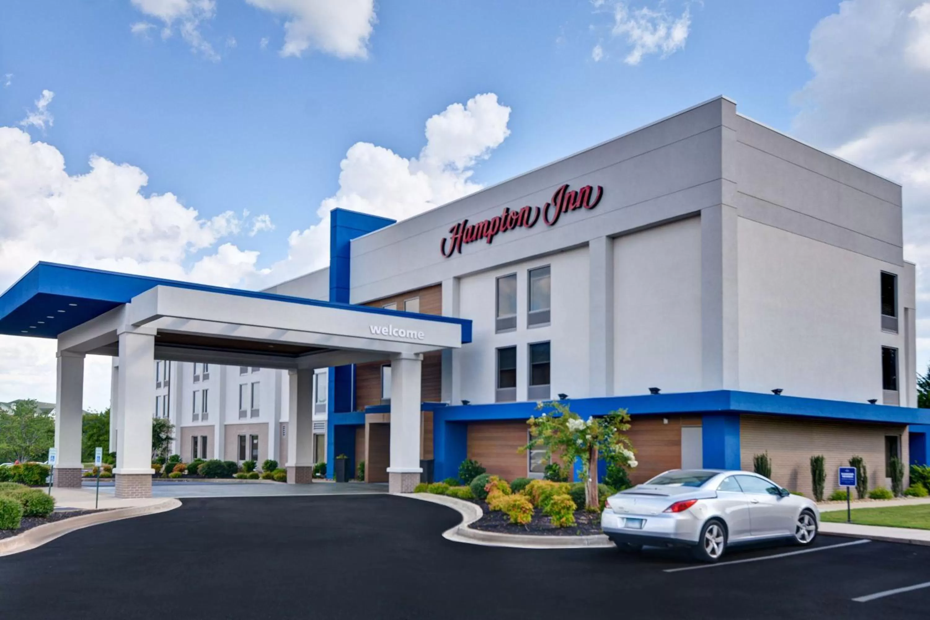 Property building in Hampton Inn Anderson
