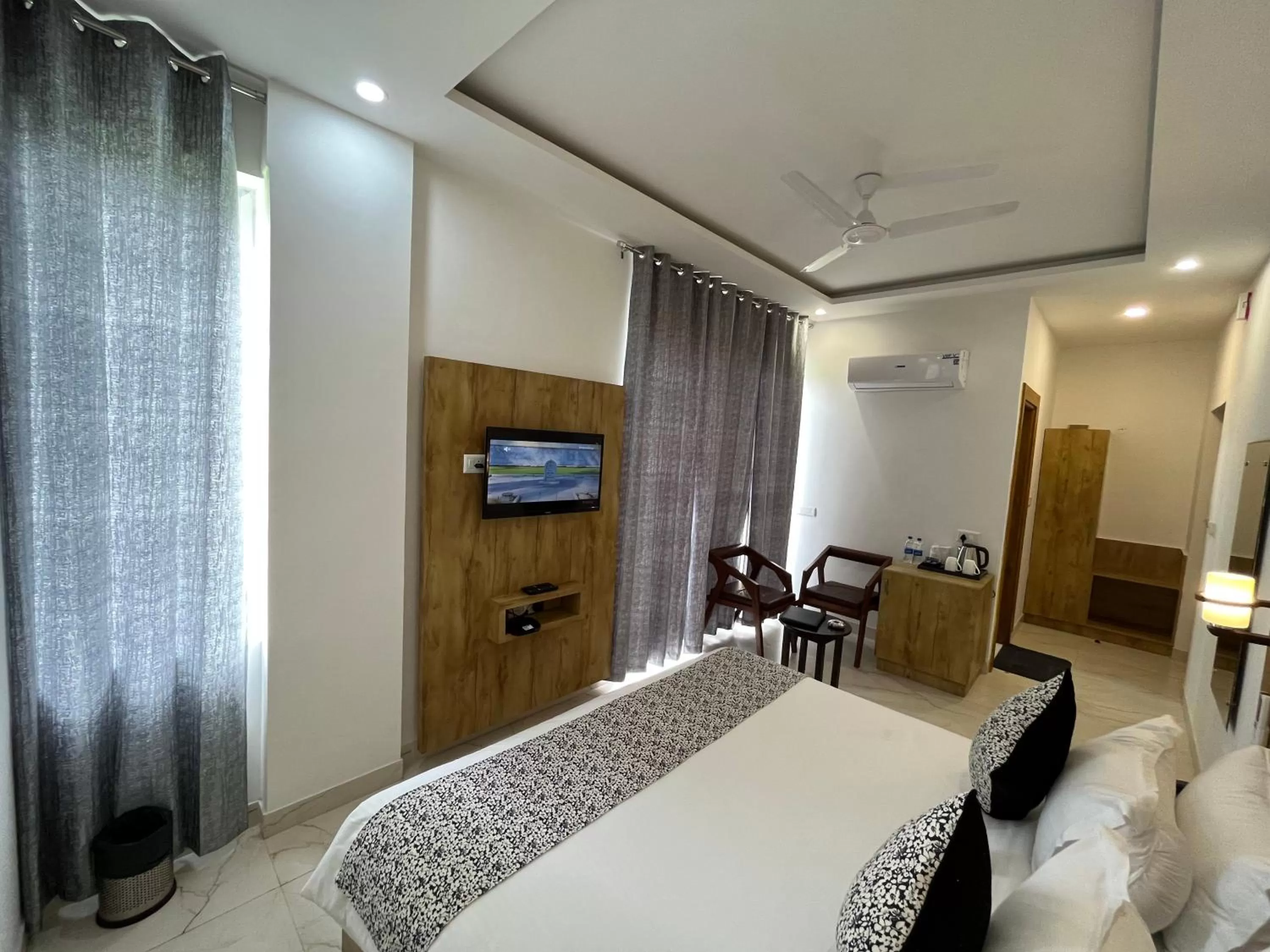 Bathroom, Bed in Click Collection The Abode, Dharamshala