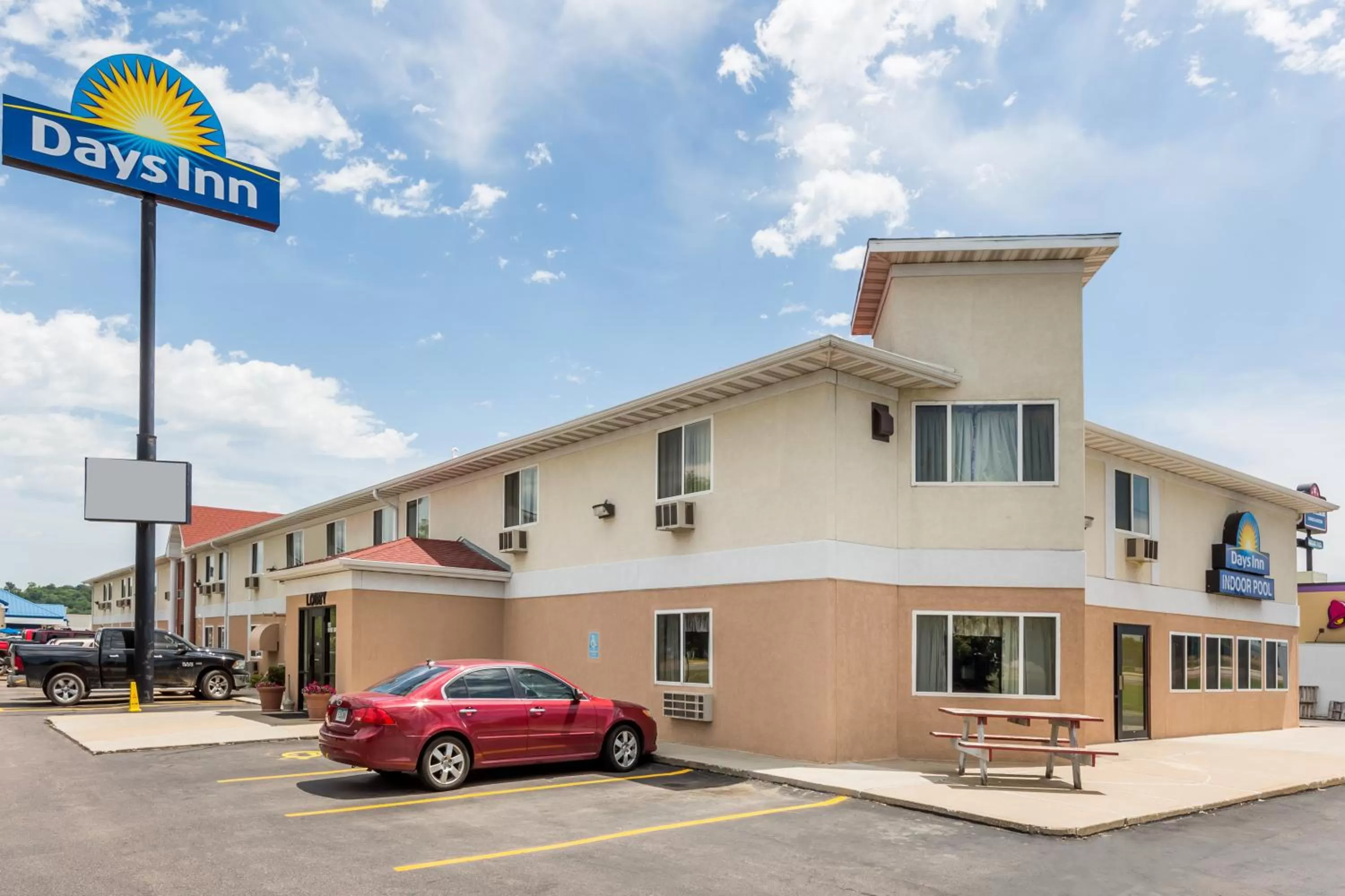 Property building in Days Inn by Wyndham Sioux City